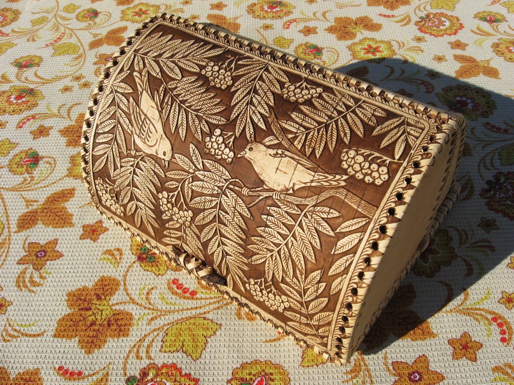 Handmade Natural Birch Bark Wooden Roll Top Bread Box - Rustic Kitchen Food Storage Container with Birds Pattern - Perfect for Bread, Pastries, and Pantry Organization