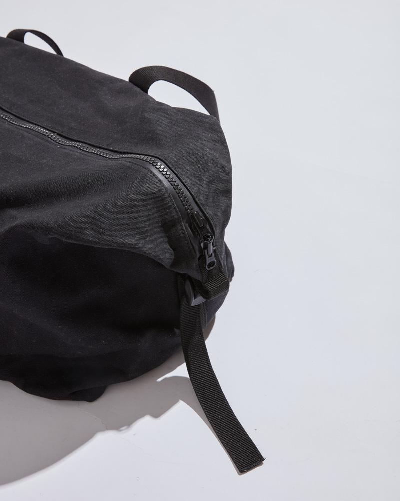 WEEKENDER Travel Bag - Stylish Black Carry-On Duffle for Weekend Getaways & Gym Workouts