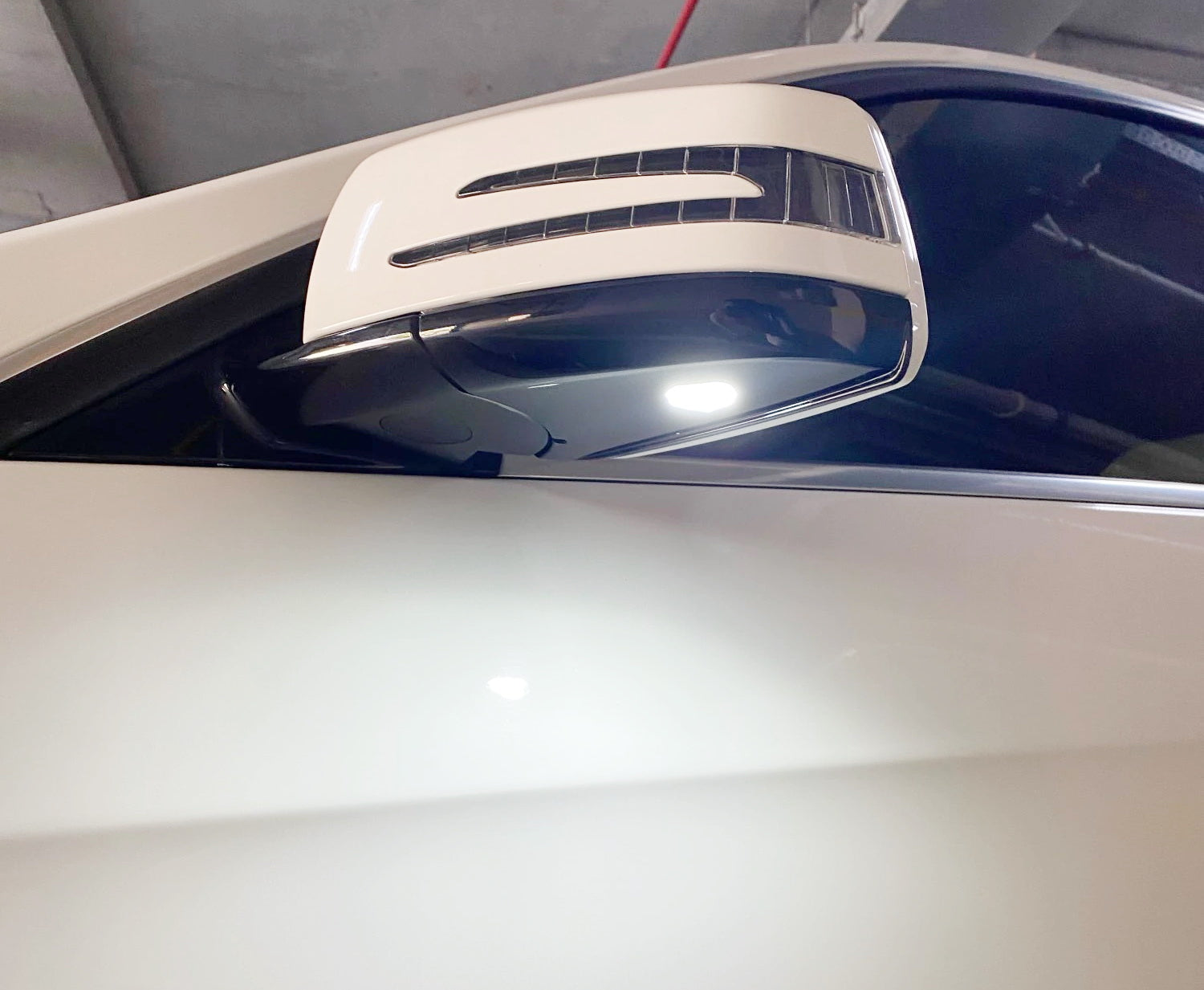 18 SMD Full LED Under Mirror Puddle Lights for Mercedes C/E/S/CLA/CLS/GLK Class - Waterproof Car Door Projector Lights for Night Safety & Luxury Style