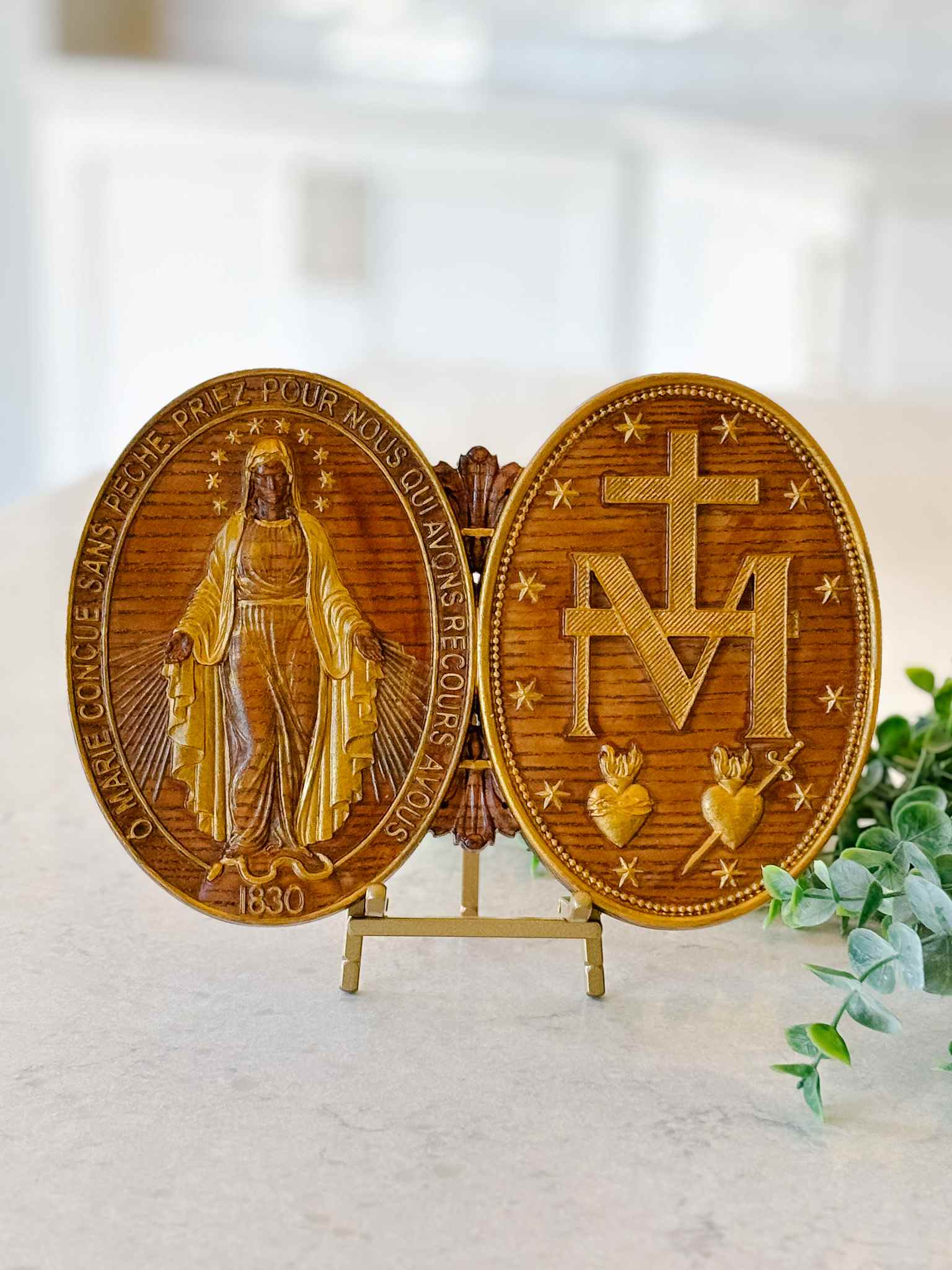 Beautiful Miraculous Medal Wooden Plaque - Religious Home Decor for Wall Display - Perfect for Prayer Rooms, Gifts & Catholic Devotion