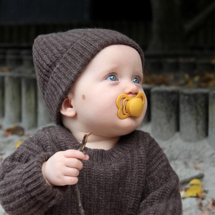 Natural Latex Rubber Pacifiers for Babies - 2 Pack, BPA-Free & Hypoallergenic - Perfect for Soothing Teething Discomfort & Sleep Time