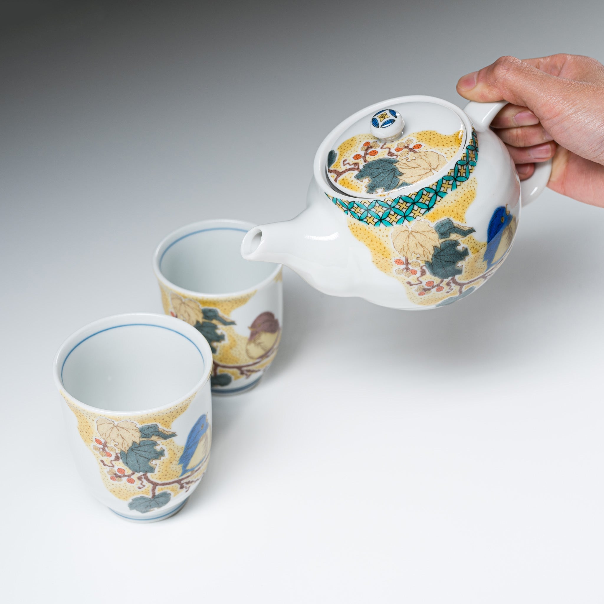Japanese Kutani Ware Tea Set with Sparrow Design - Handcrafted Porcelain Teapot & Cups - Perfect for Traditional Tea Ceremonies & Home Decor