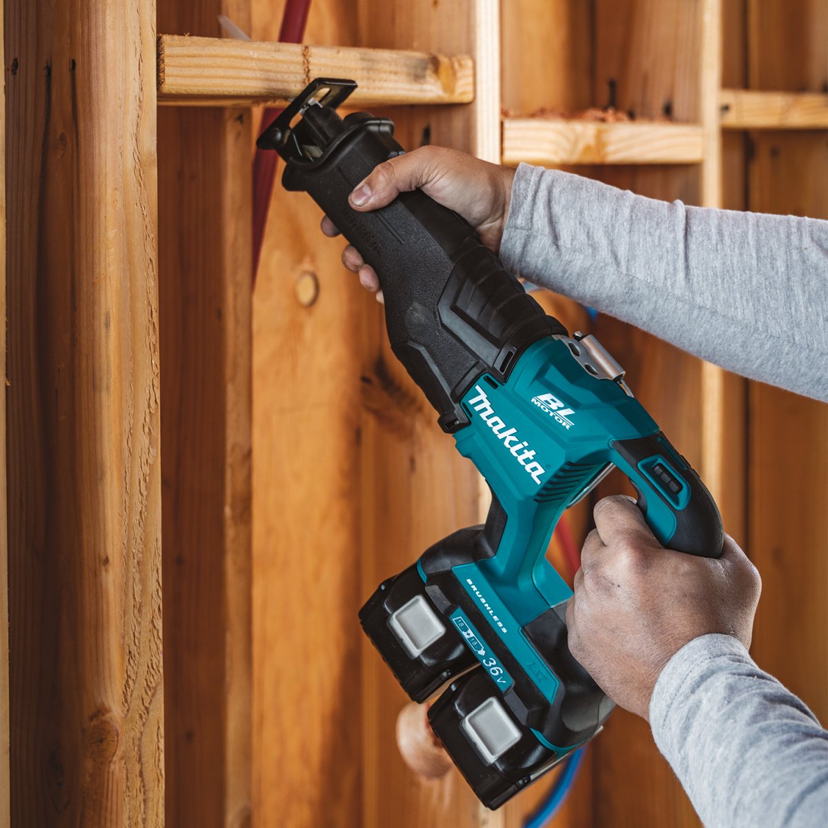 36V (18V X2) LXT® Brushless Cordless Reciprocating Saw - Powerful Cutting Tool for Wood, Metal & Demolition - Ideal for Construction, Carpentry & DIY Projects