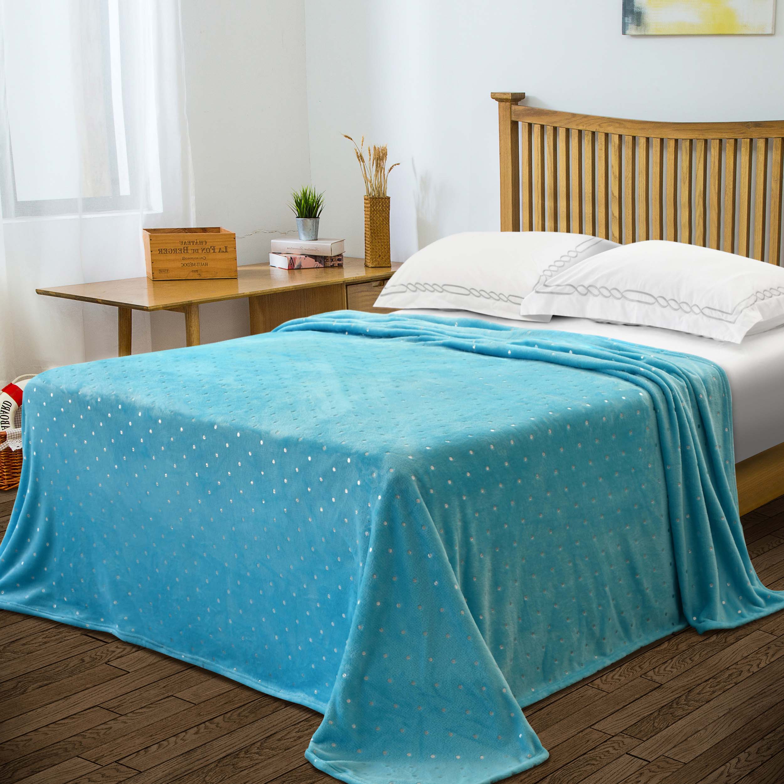 Soft Fleece Plush Blanket - Medium Weight Fluffy Cozy Throw for Couch, Bed & Home Decor - Perfect for Winter, Gifts & Relaxation