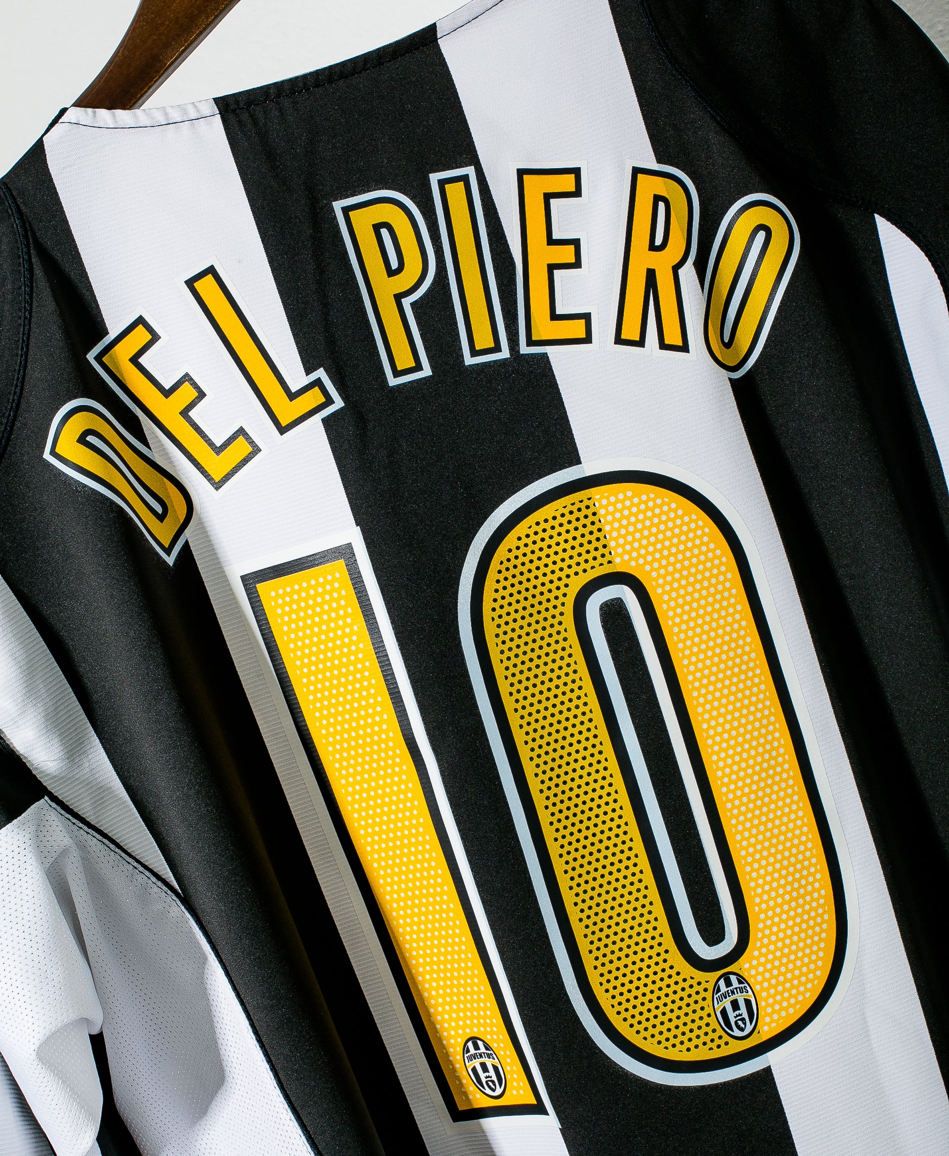 2004-2005 Juventus Home Jersey #10 Del Piero - Authentic XL Football Shirt for Soccer Fans & Collectors - Perfect for Match Days, Cosplay & Sports Memorabilia Display