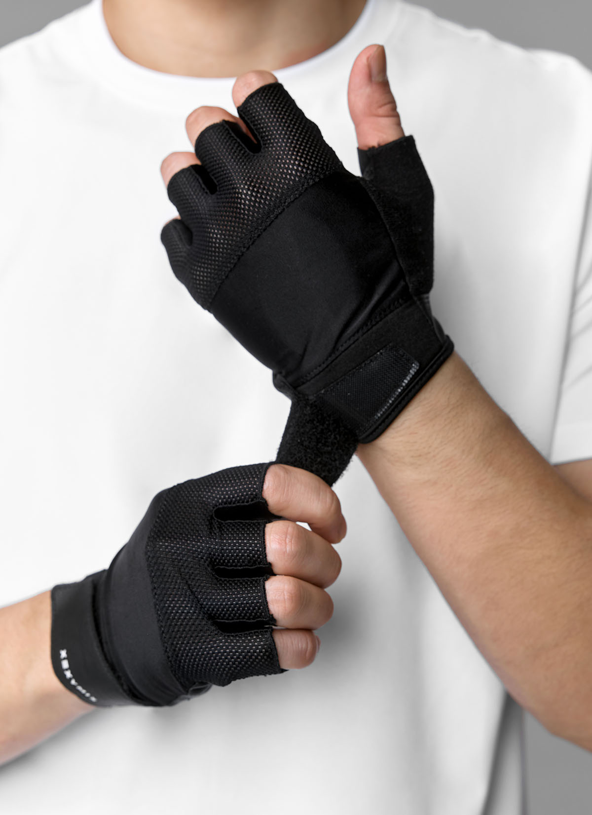 Breathable Mesh Gym Gloves for Weightlifting & Workout - Non-Slip Grip for CrossFit, Powerlifting & Fitness Training