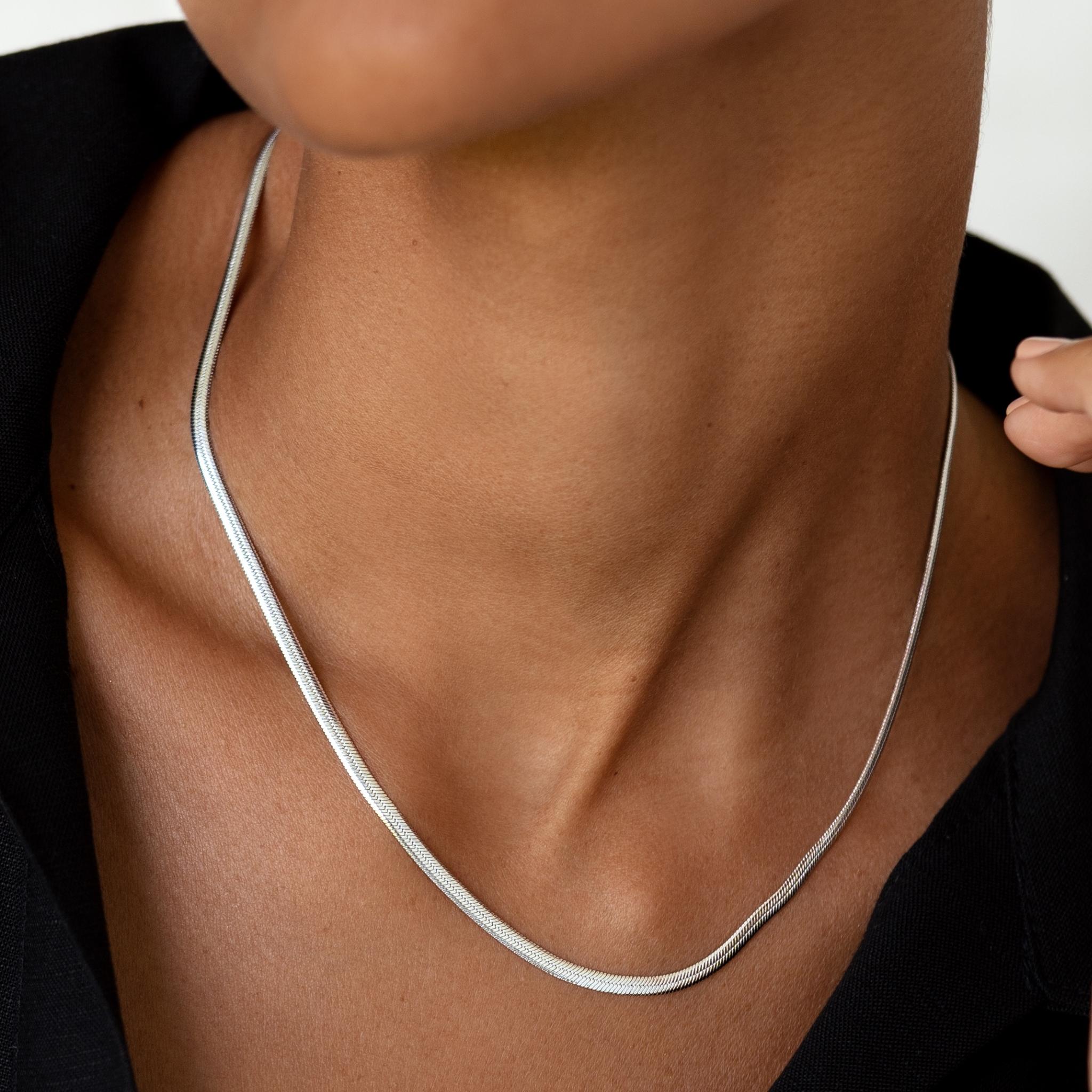 Elegant Silver Snake Chain Necklace for Women - Dainty & Hypoallergenic Jewelry Gift for Her - Perfect for Everyday Wear, Date Nights & Special Occasions