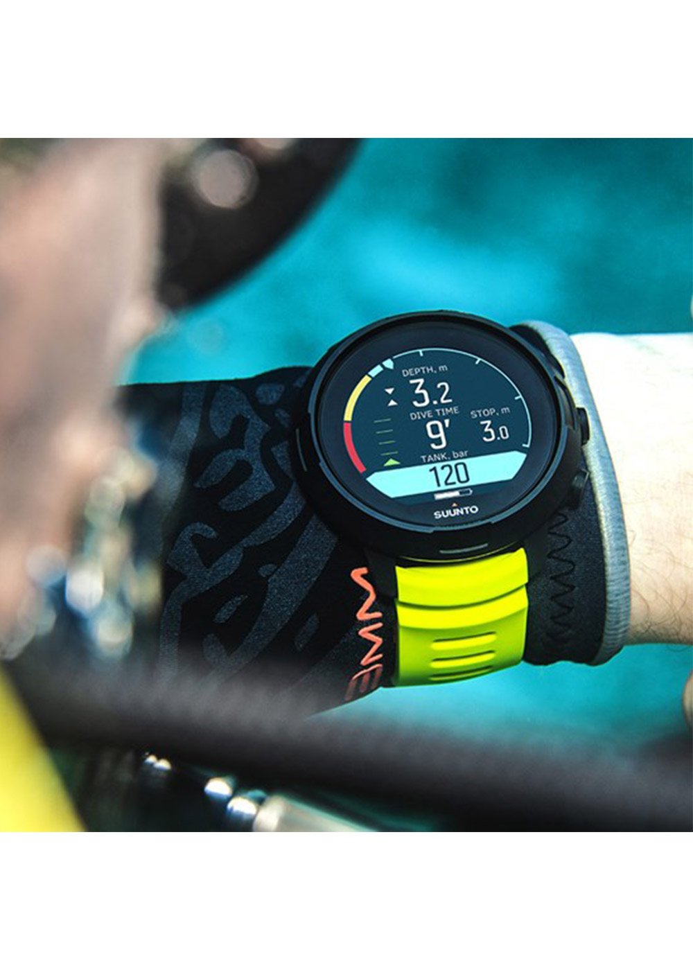 Suunto D5 Black & Lime Dive Computer with USB Charging Cable - Perfect for Scuba Diving, Freediving, and Underwater Exploration