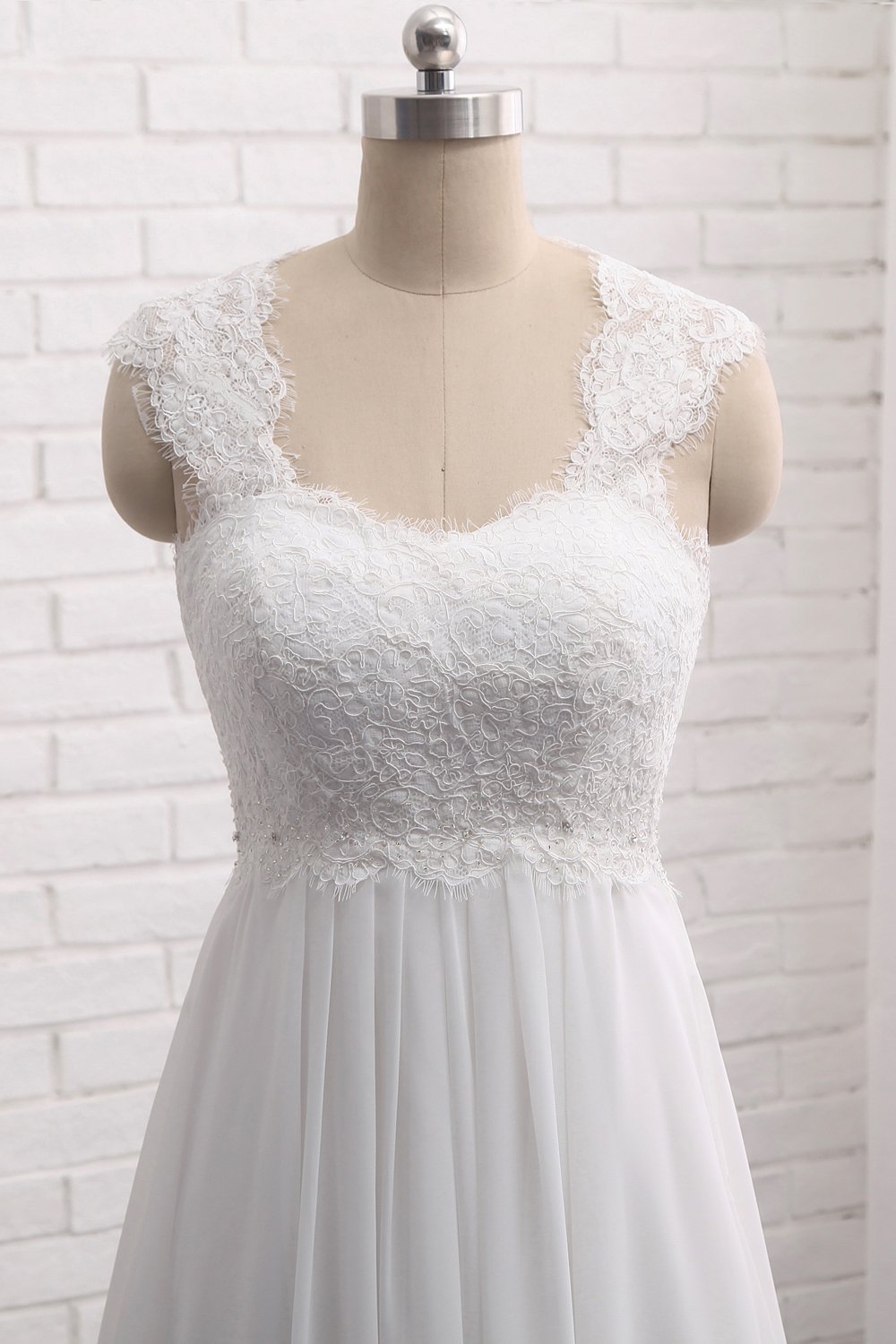 2023 Elegant Sleeveless Lace Wedding Dresses for Bride - Petite & Plus Size Bridal Gowns for Civil, Beach, and Garden Weddings | Perfect for Outdoor Ceremonies & Romantic Vows