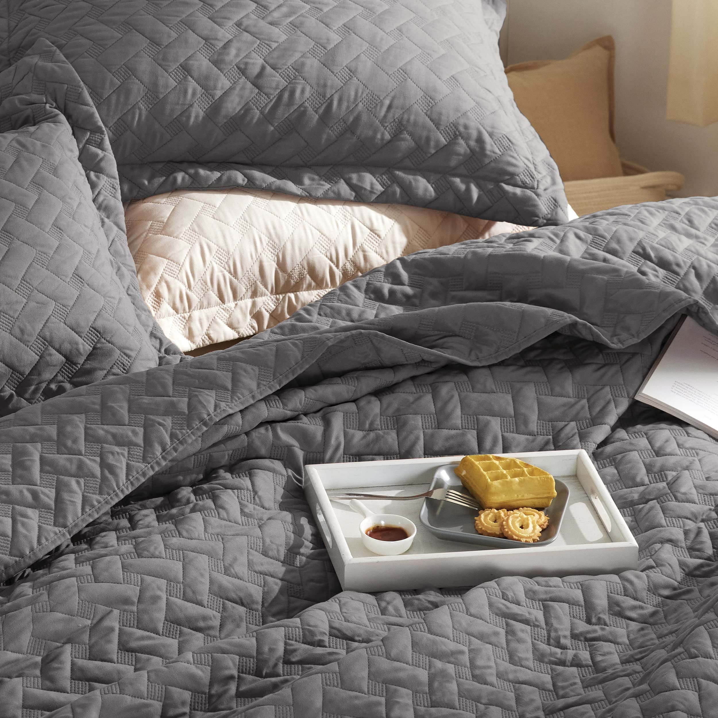 Bedsure California King Size Lightweight Quilt Bedspread - Soft Basket Weave Pattern Grey Comforter Set with 2 Pillow Shams | All Season Bedding for Master Bedroom, Guest Room & Cozy Home Decor