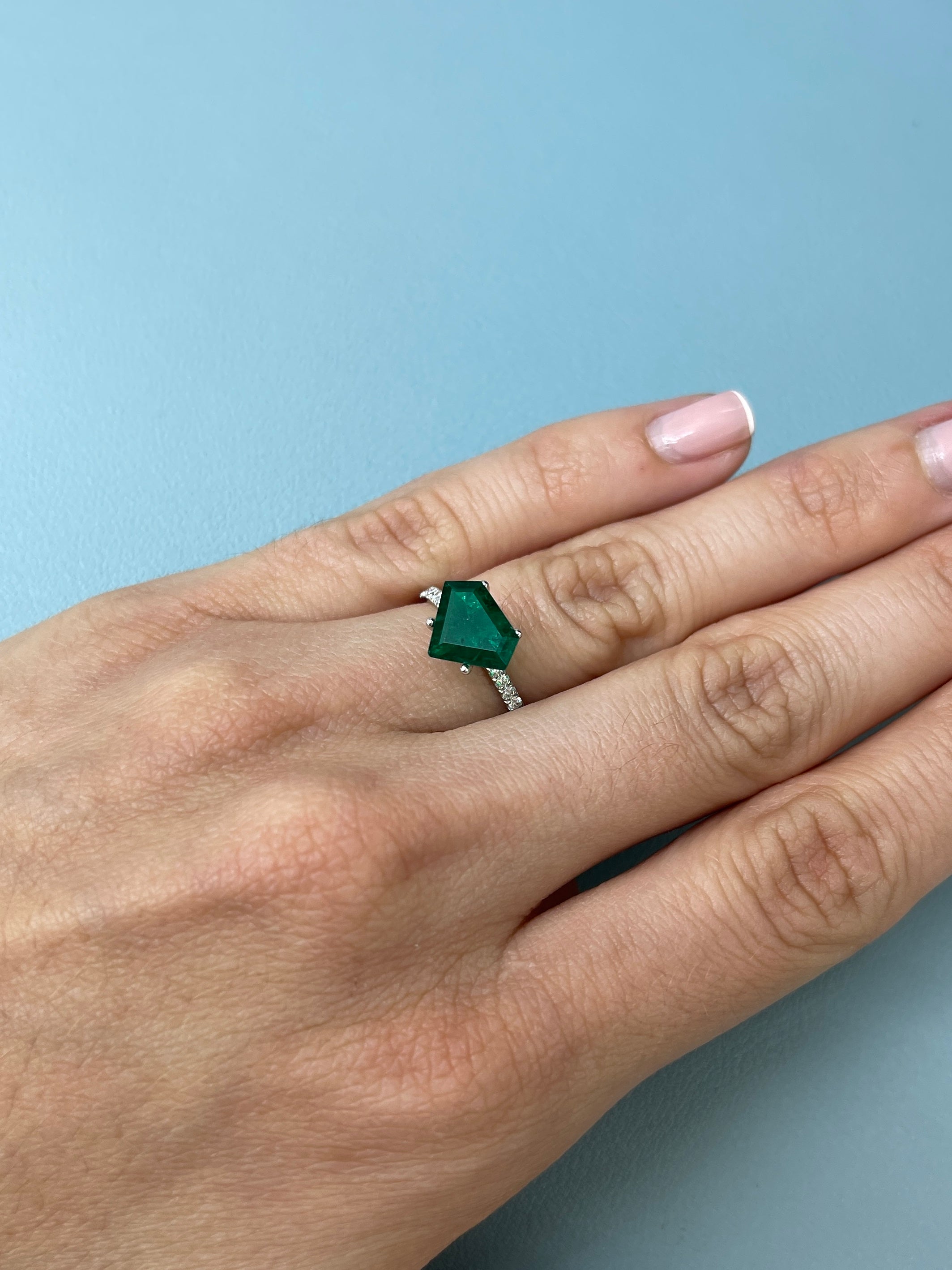 1.68 Carat AAA+ Muzo Fancy Shield Cut Natural Loose Colombian Emerald Gemstone for Jewelry Making, Engagement Rings & Luxury Gifts - Rare Collector's Stone