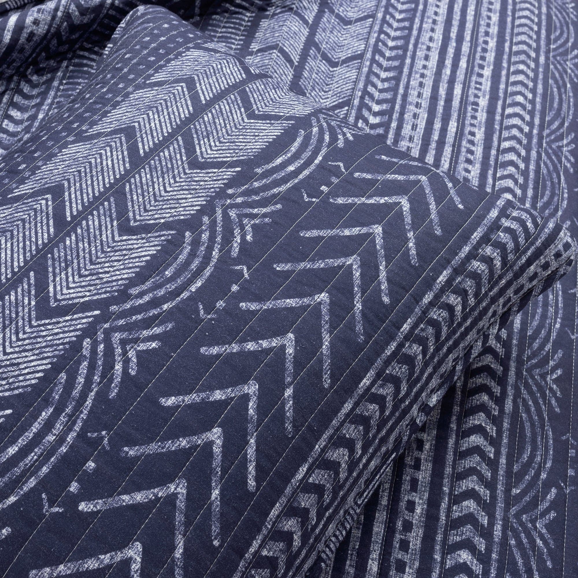 Cozy Hygge Geo Quilt 3-Piece Bedding Set - Soft Geometric Pattern Comforter with Matching Pillow Shams - Perfect for Bedroom, Guest Room & Dorm Decor