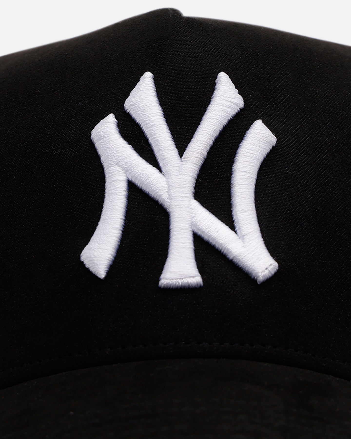 New York Yankees 'Ultrasuede' 47 MVP Strapback Hat - Black/White Adjustable Baseball Cap for Men & Women - Perfect for Games, Fan Gear & Streetwear Fashion