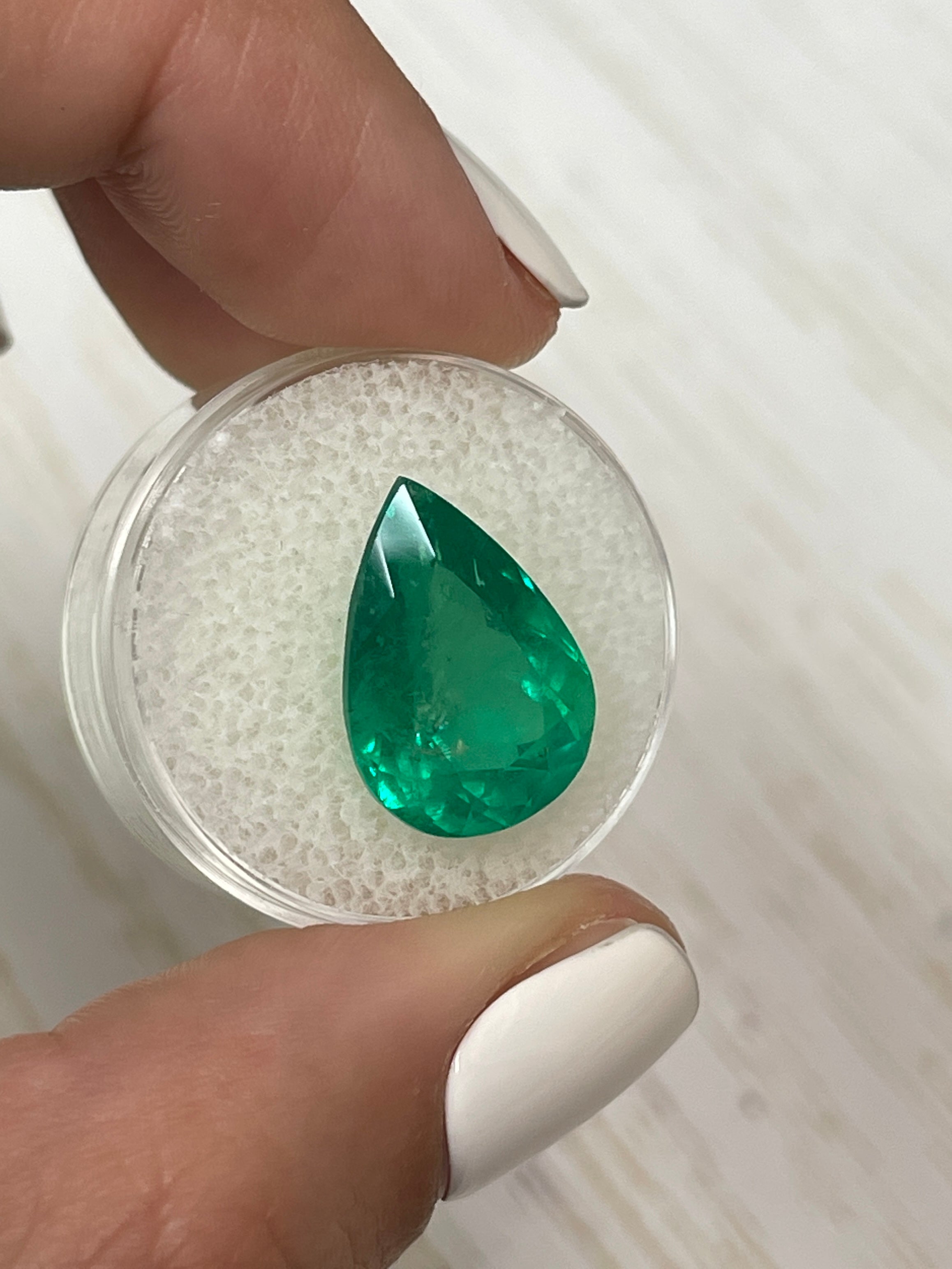 9.40 Carat 17.5x12mm Huge Natural Colombian Emerald Pear Cut Loose Gemstone - Fine Quality for Jewelry Making, Engagement Rings & Luxury Gifts
