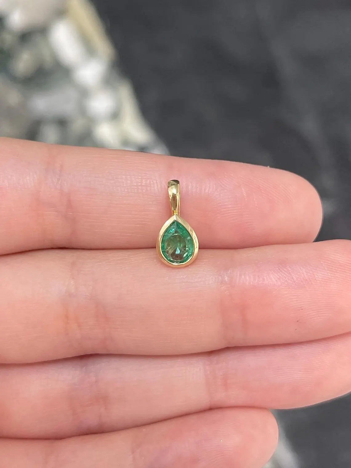 1.0ct Natural Pear Cut Emerald Solitaire Pendant - May Birthstone Charm Jewelry for Women, Elegant Necklace Gift for Birthday, Anniversary & Special Occasions