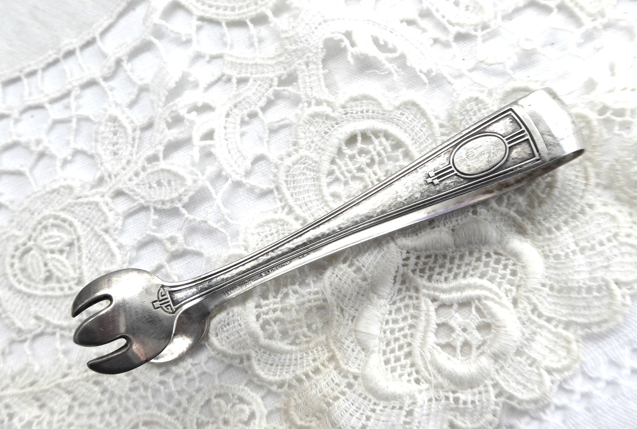 Vintage 1920s Art Deco Sterling Silver Sugar Tongs - Wallace Silver USA - Antique Claw End Design - Perfect for Tea Parties, Afternoon Tea, and Vintage Tableware Collections