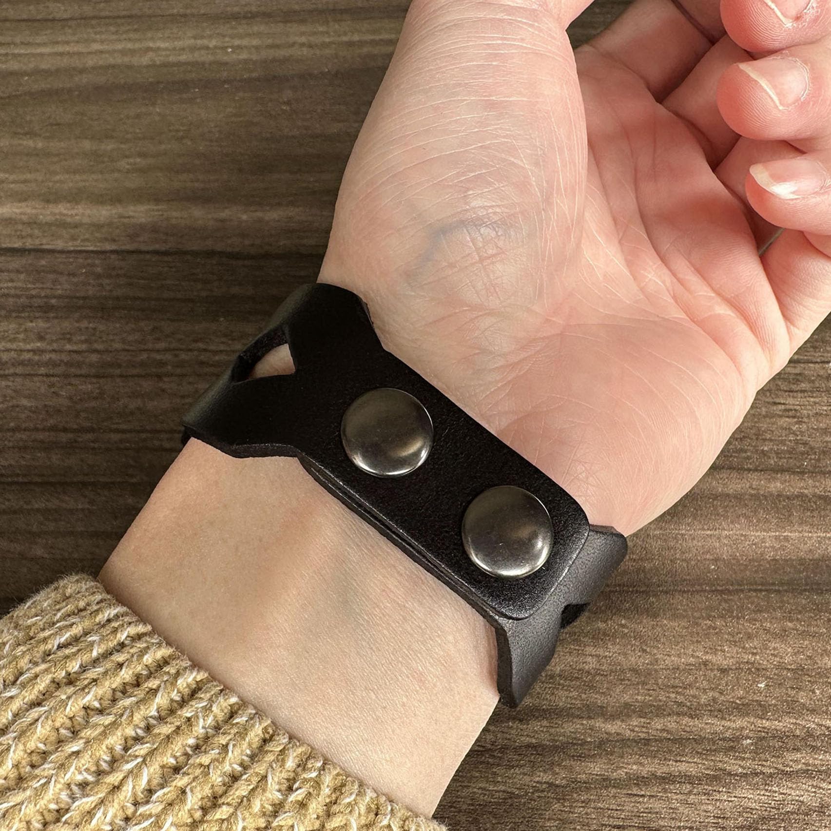 Punk Rock Hollow Faux Leather Wristband - Retro Adjustable Snap Cuff Bracelet for Men & Women - Perfect for Concerts, Festivals, and Gothic Fashion
