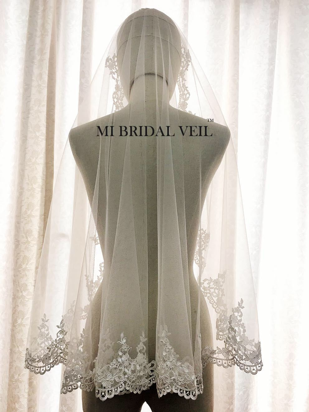 Elegant Mantilla Lace Wedding Veil with Crochet Venice Rose Design - Perfect for Bridal Ceremonies, Church Weddings & Vintage Themed Photos