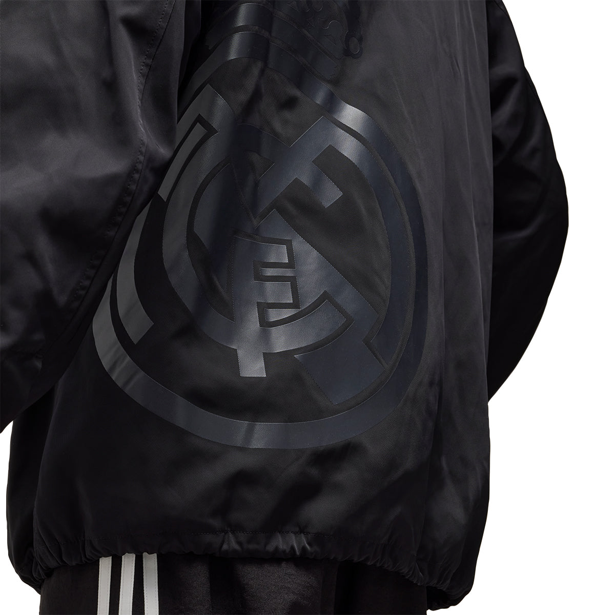 Real Madrid Travel Coach Jacket for Men - Black Official Football Jersey - Lightweight Windbreaker for Soccer Fans, Travel & Outdoor Activities
