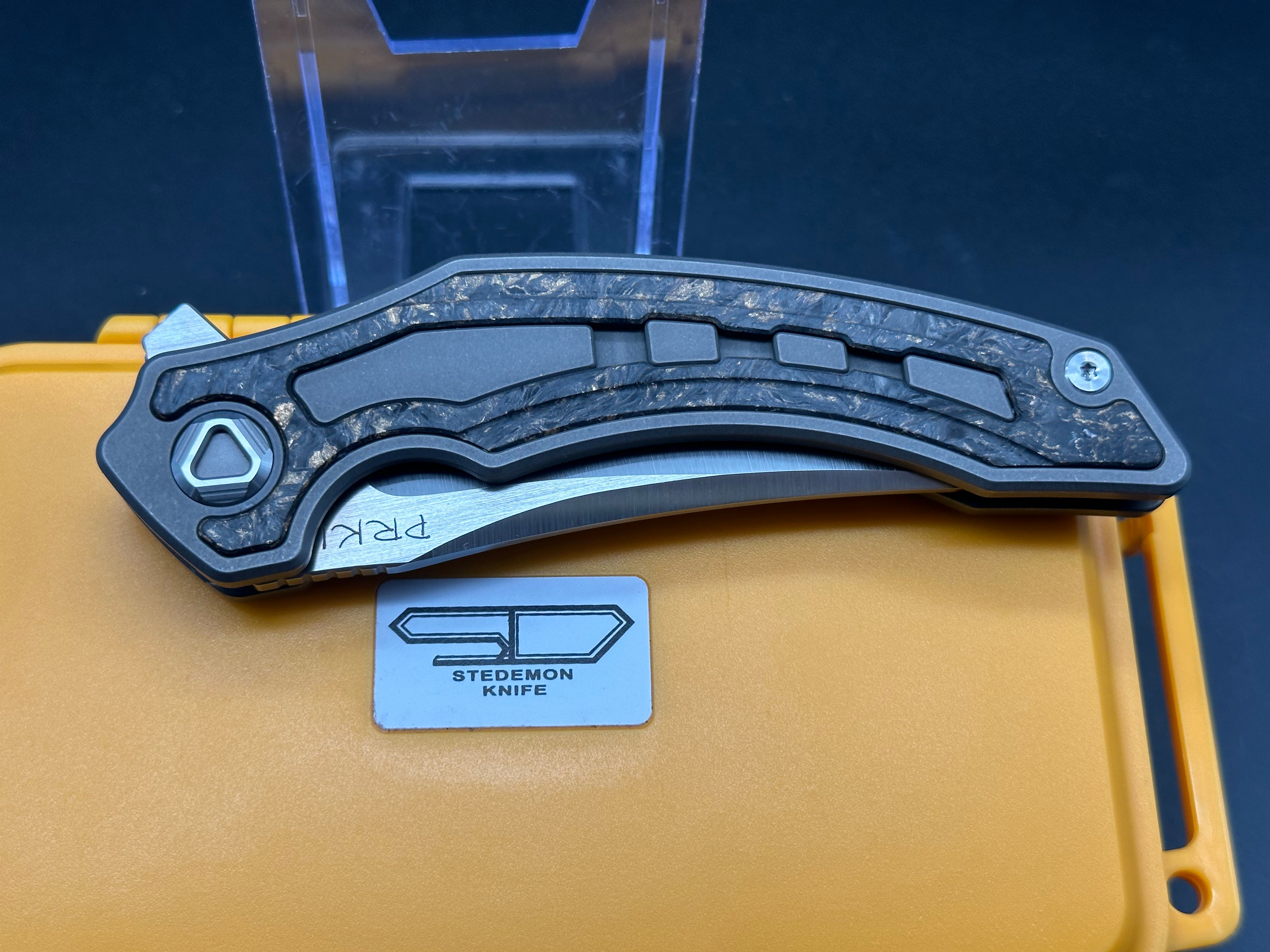 Stedemon PRKI Frame Lock Folding Knife - Black Carbon Fiber & Gray Titanium Handle - EDC Pocket Knife for Outdoor, Camping, and Everyday Carry