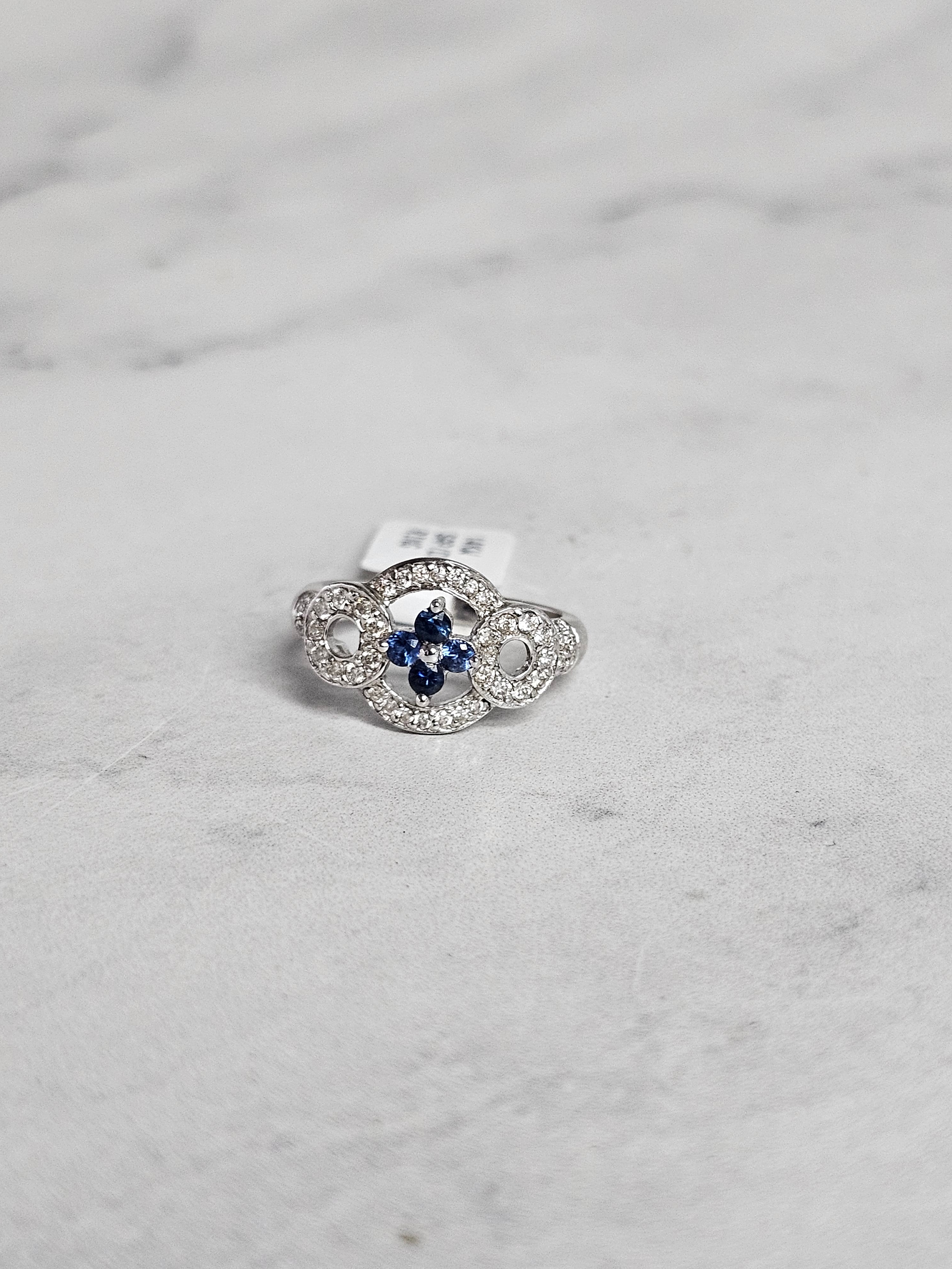 Vintage Style Sapphire Flower Ring with Diamond Accents - Elegant Jewelry for Weddings, Anniversaries & Special Occasions