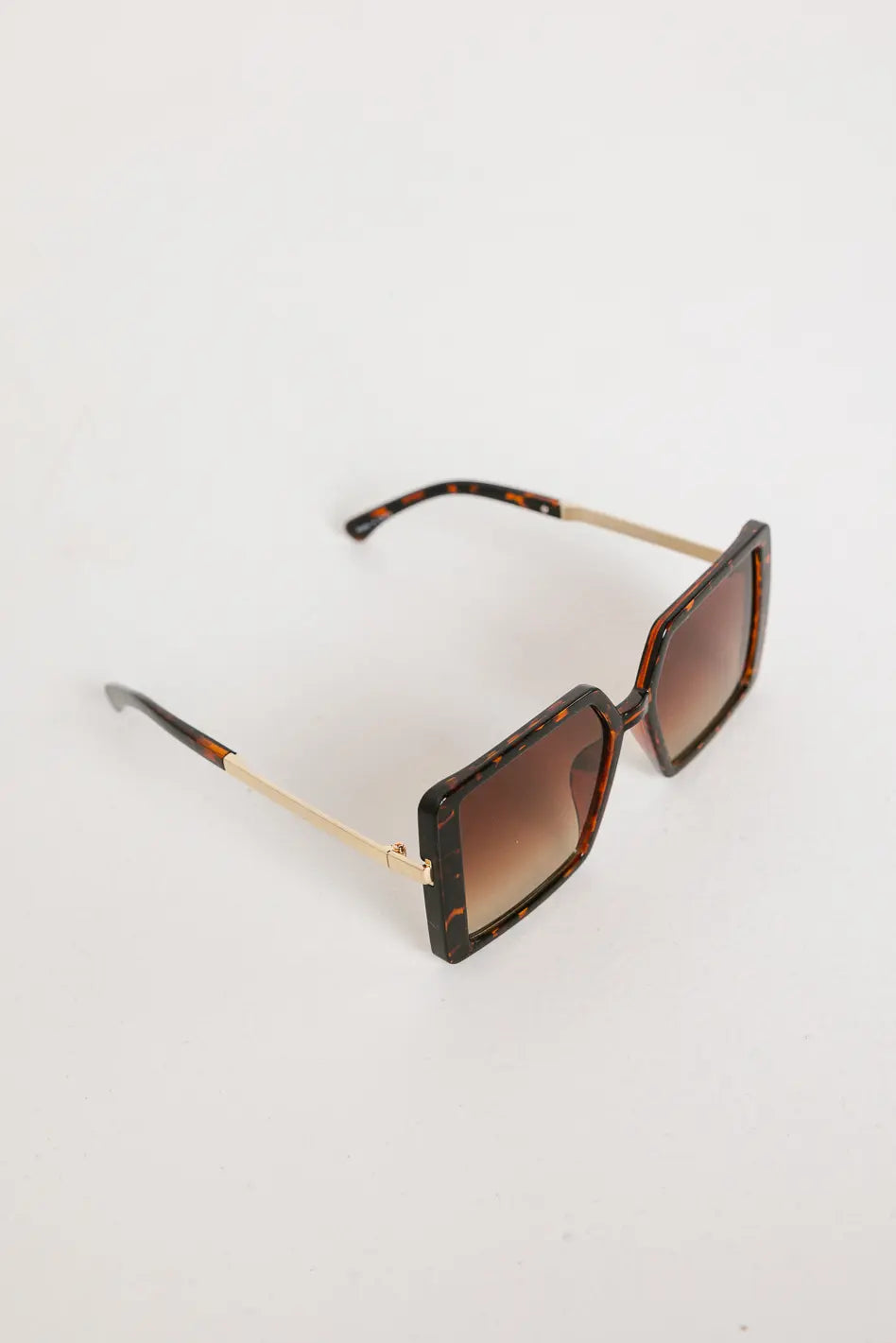 Elara Oversized Brown Sunglasses for Women - Trendy UV Protection Shades for Beach, Driving & Outdoor Activities