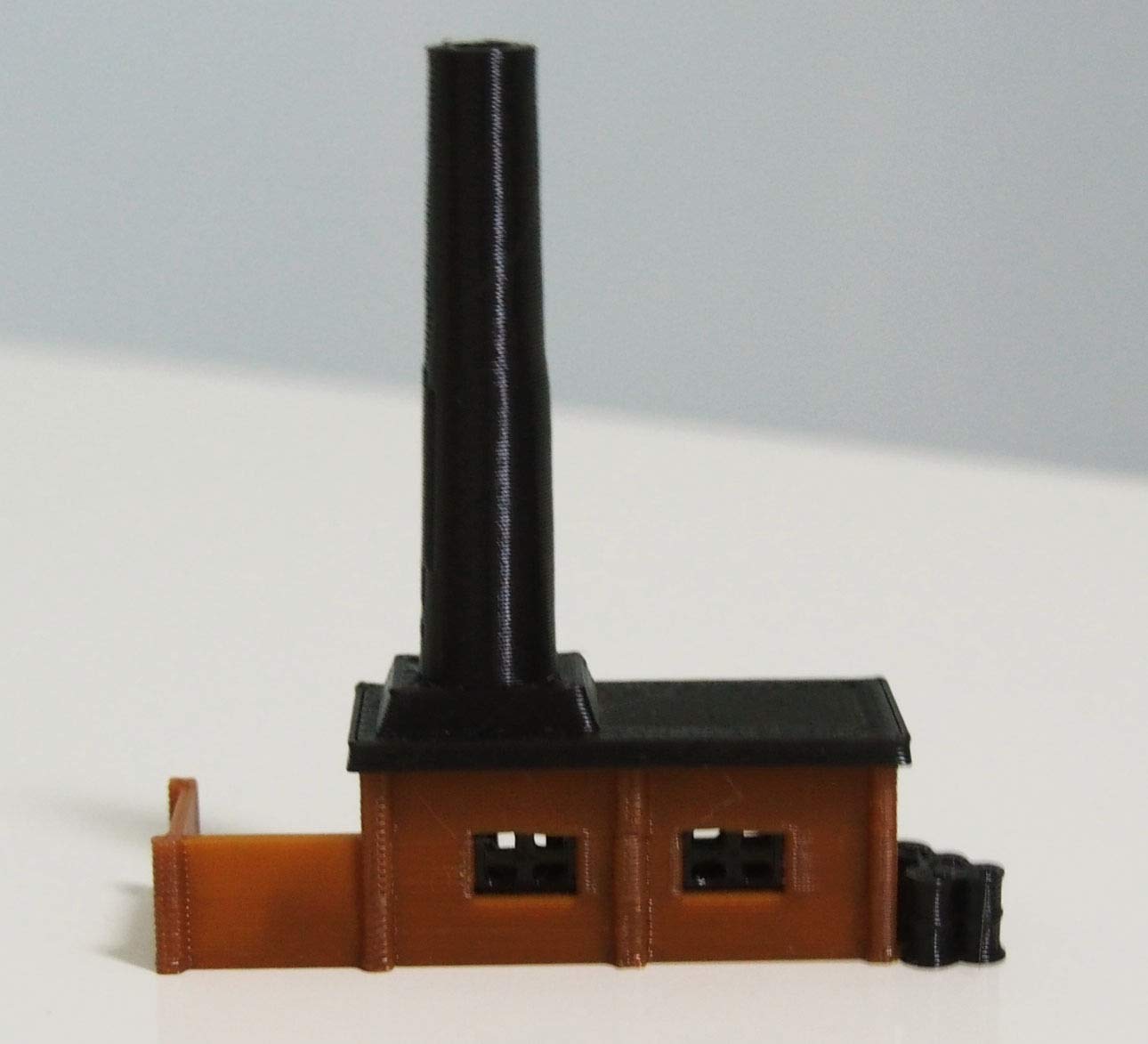 Outland Models Railway Miniature Small Boiler House with Chimney - Z Scale 1:220 - Perfect for Model Train Layouts, Dioramas & Collectors