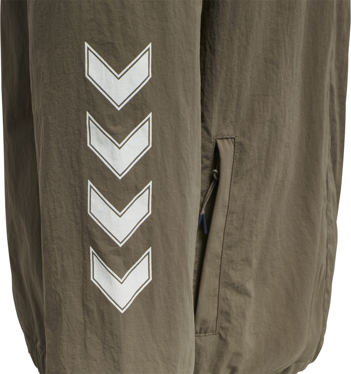 Hummel HMLNIKKI Women's Zip Jacket - Stylish & Comfortable Walnut Brown Outerwear for Casual Wear & Outdoor Activities