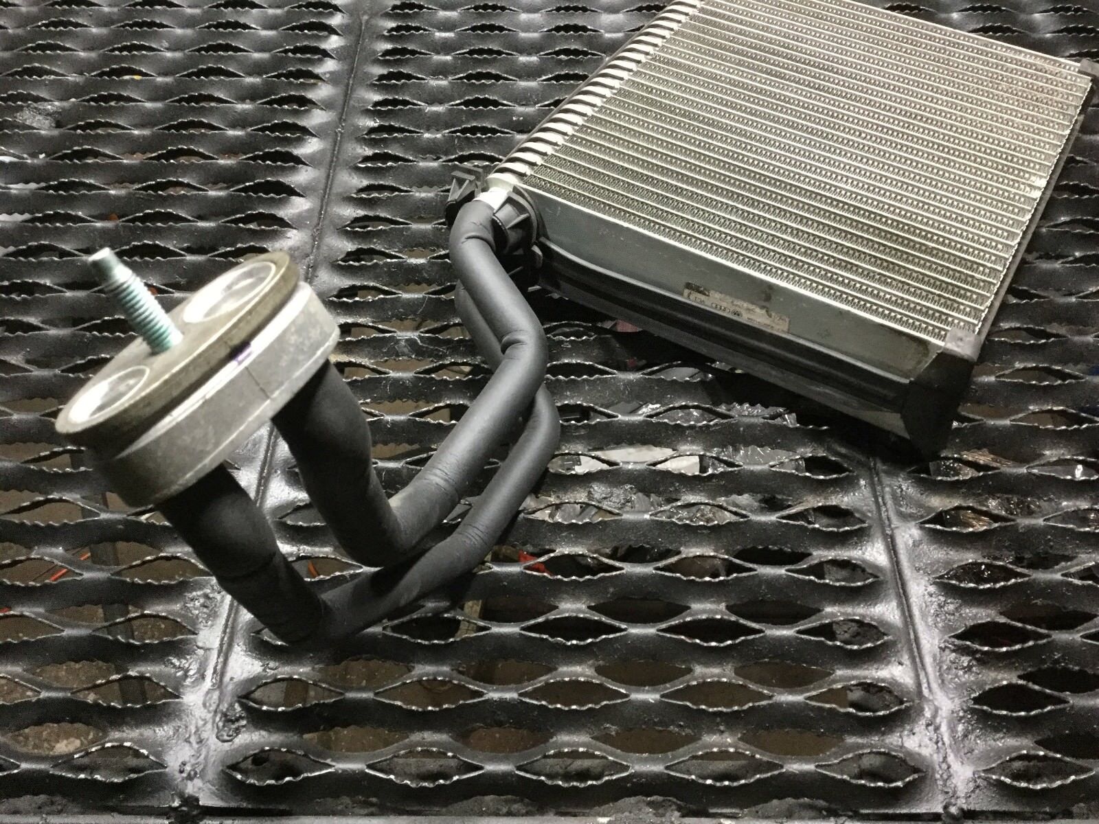 2003-2007 Audi A4 AC Evaporator Core 8E1820103A OEM Replacement - Perfect for Cooling System Repair & Maintenance
