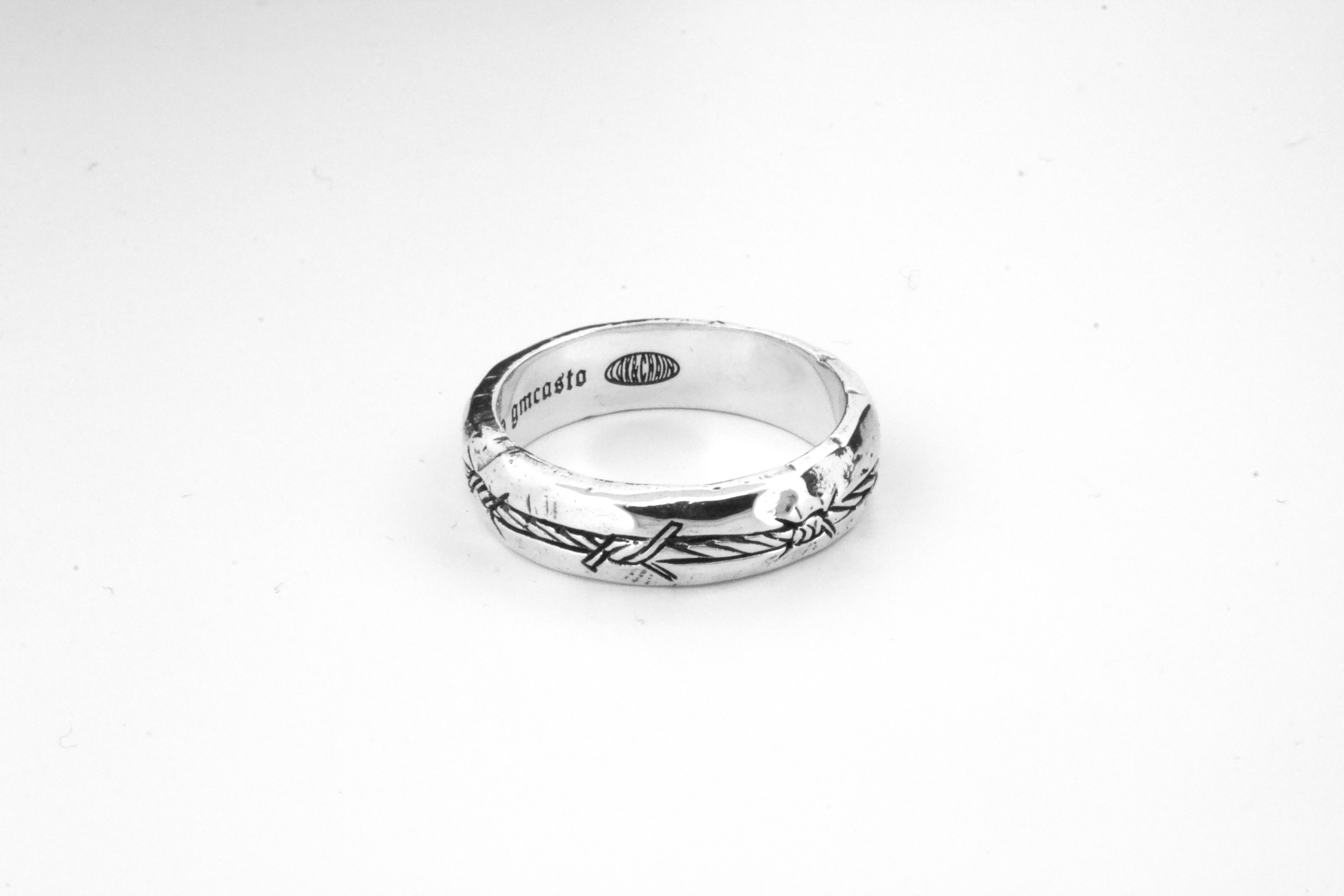 Barbed Wire Ring - Edgy Punk Gothic Jewelry for Women & Men - Perfect for Halloween, Cosplay, and Alternative Fashion