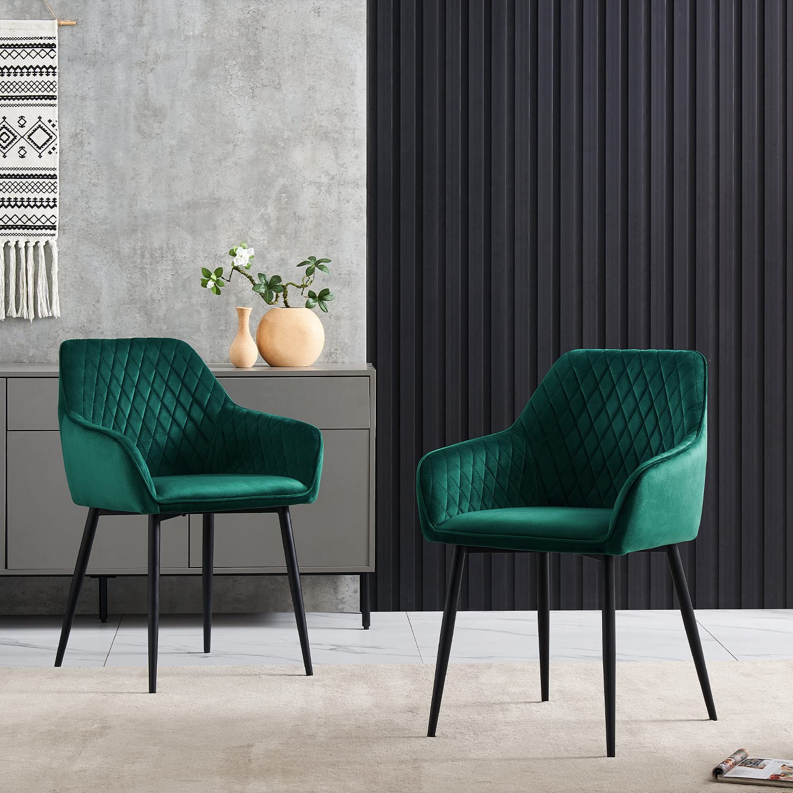 Luxury Velvet Dining Chairs Set of 2 - Emerald Green Upholstered Armchairs for Dining Room, Modern Tufted Accent Chairs with Solid Wood Legs - Perfect for Elegant Dining Spaces, Kitchen Breakfast Nooks & Home Decor