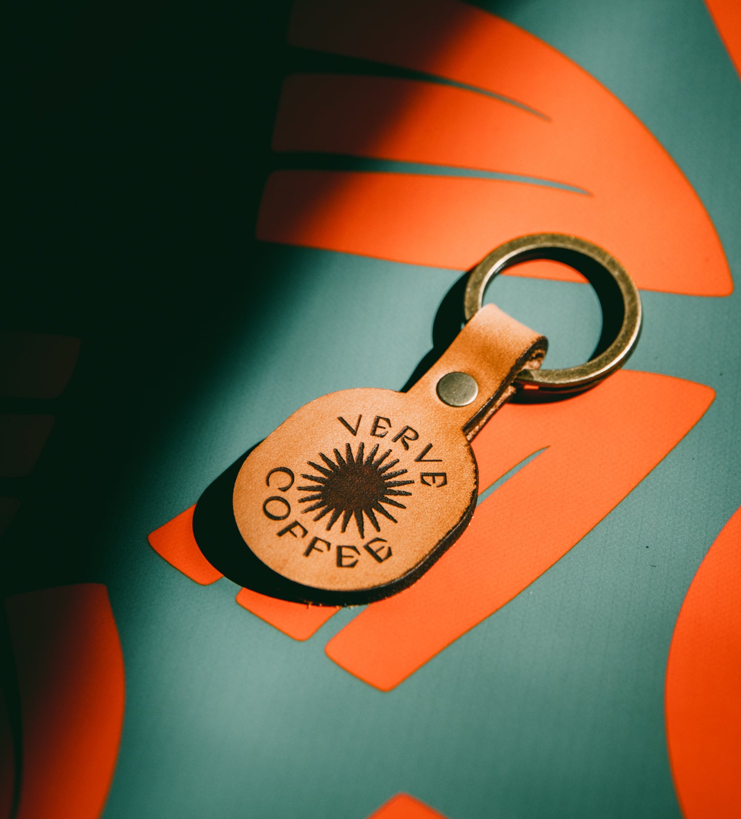Radiant Burst Leather Keychain - Stylish & Durable Key Holder for Women & Men - Perfect for Gifts, Travel, and Everyday Use