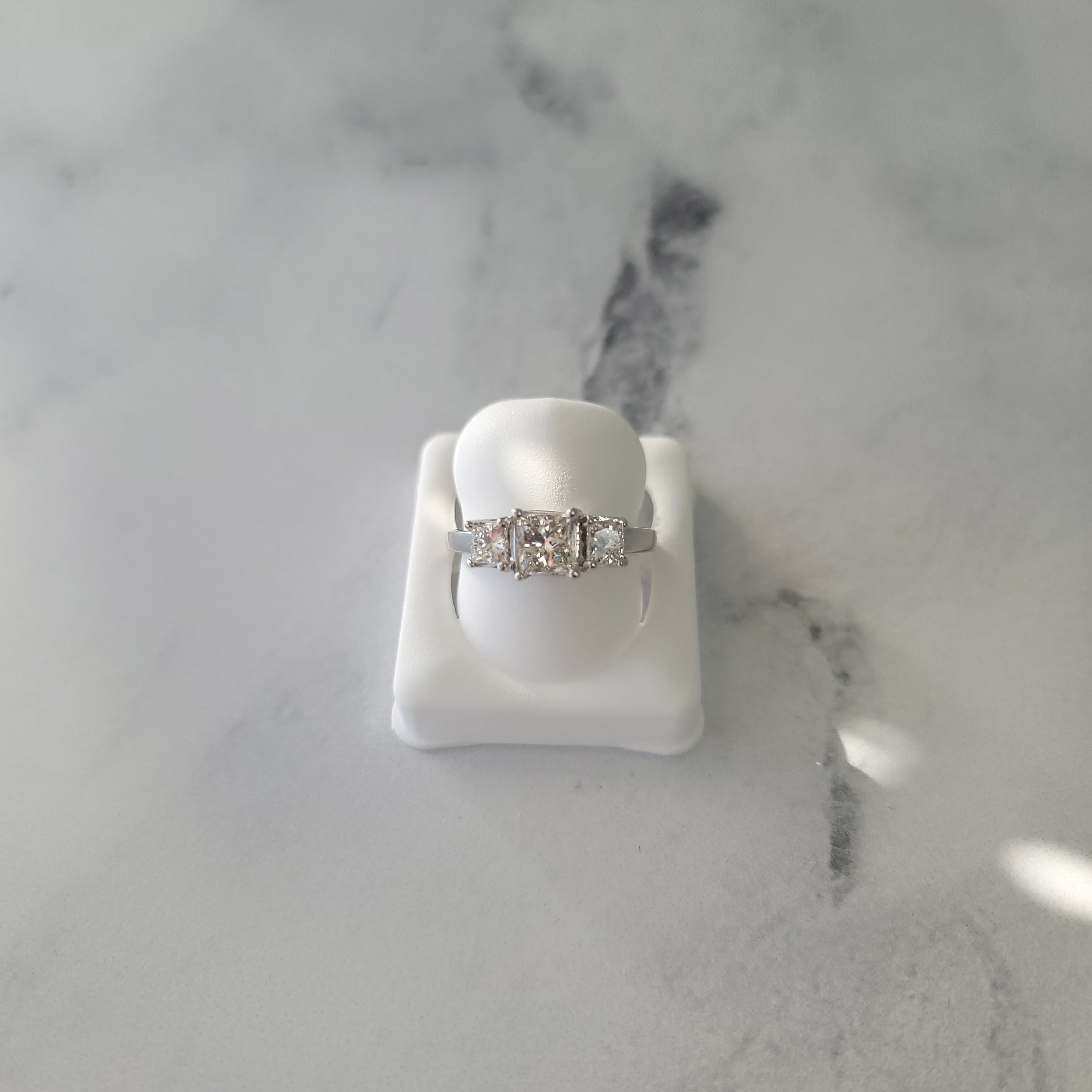 Exquisite Princess Cut Three Stone Diamond Engagement Ring - Elegant & Timeless Wedding Jewelry for Her - Perfect for Proposals, Anniversaries & Special Occasions
