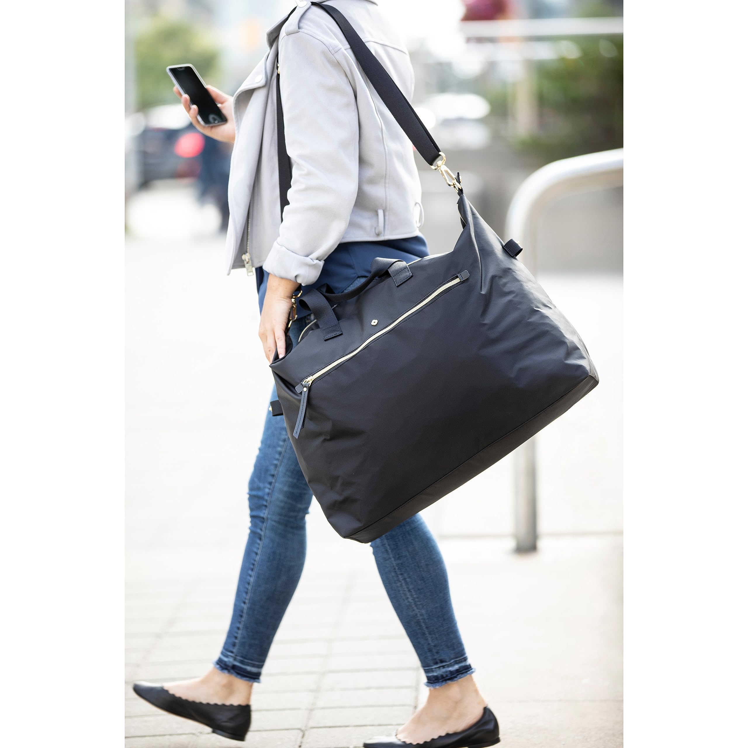 Samsonite Women's Mobile Solution Classic Duffel Bag - Lightweight Travel Duffel for Gym, Workout, Weekend Trips & Business Travel