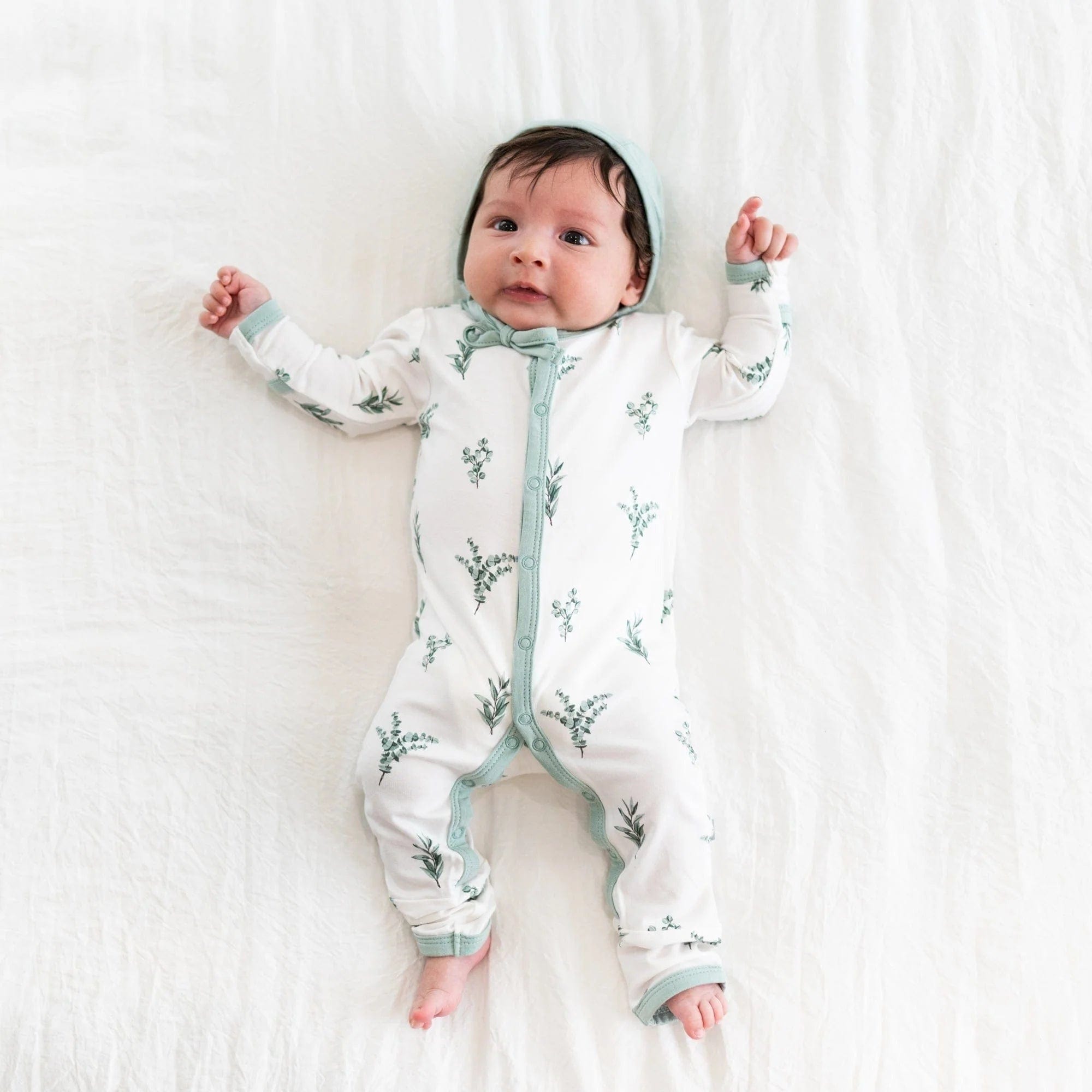 Soft Sage Green Baby Bonnet for Newborns & Infants - Perfect for Photos, Outings & Nursery Decor