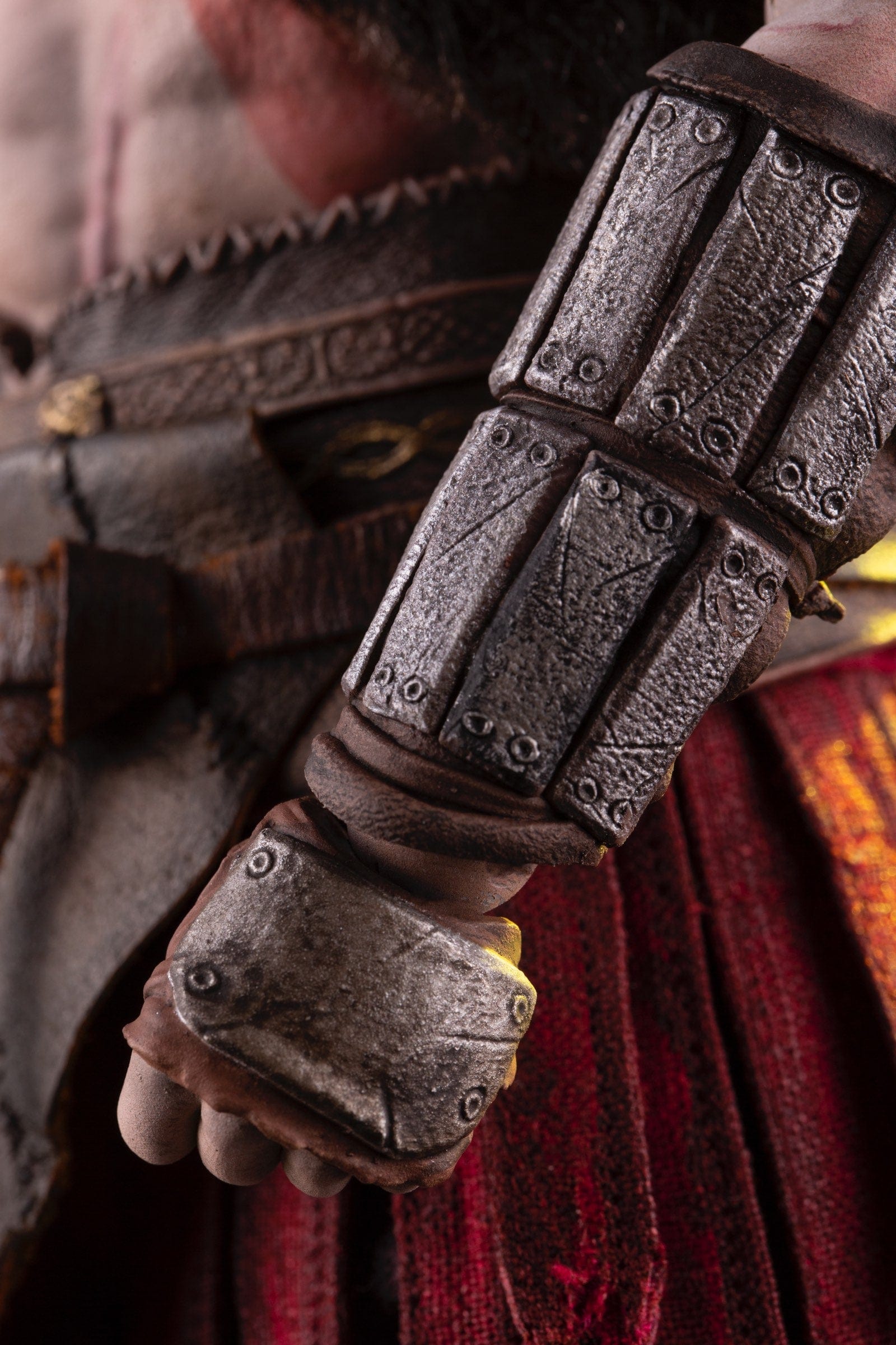 God of War Kratos 1/6 Scale Deluxe Action Figure - Exclusive Collectible for Gamers & Fans - Perfect for Display, Gaming Room Decor, and Cosplay Props