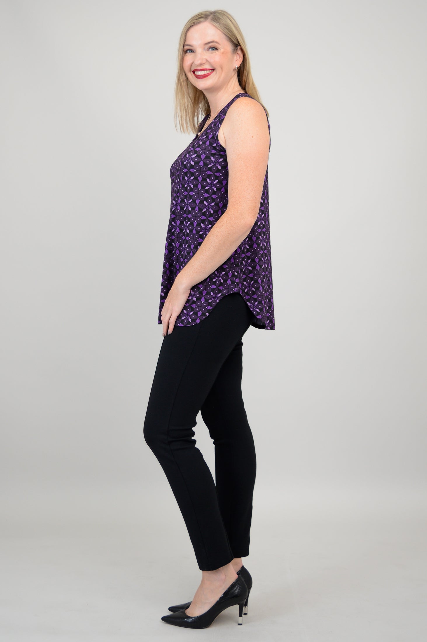 Stylish Jazz Tank Top with Geo Flower Print - Soft Bamboo Fabric - Perfect for Summer Outfits & Casual Wear
