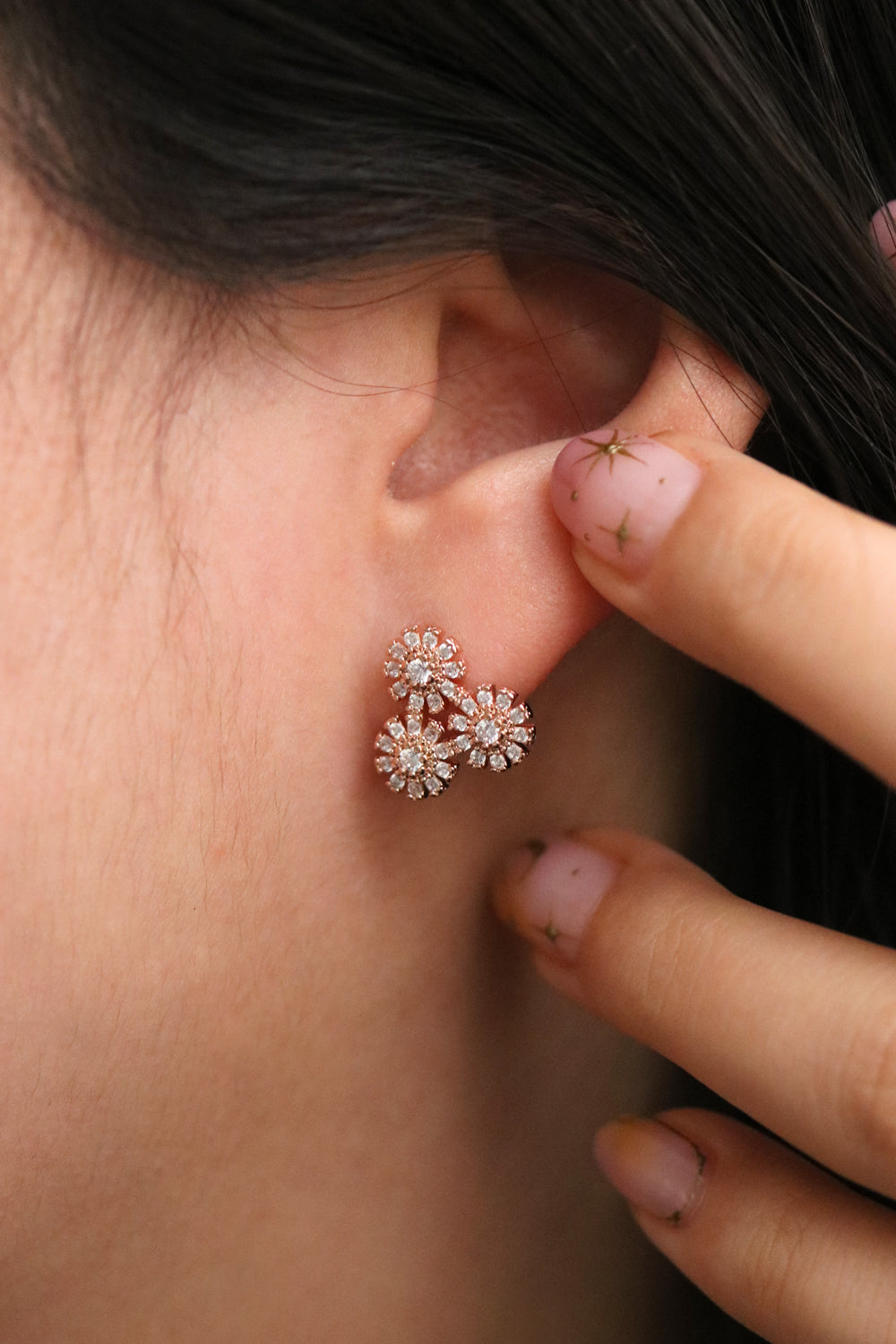 Triangle Flower Stud Earrings for Women - Minimalist Geometric Floral Earrings for Everyday Wear, Gift Giving & Special Occasions