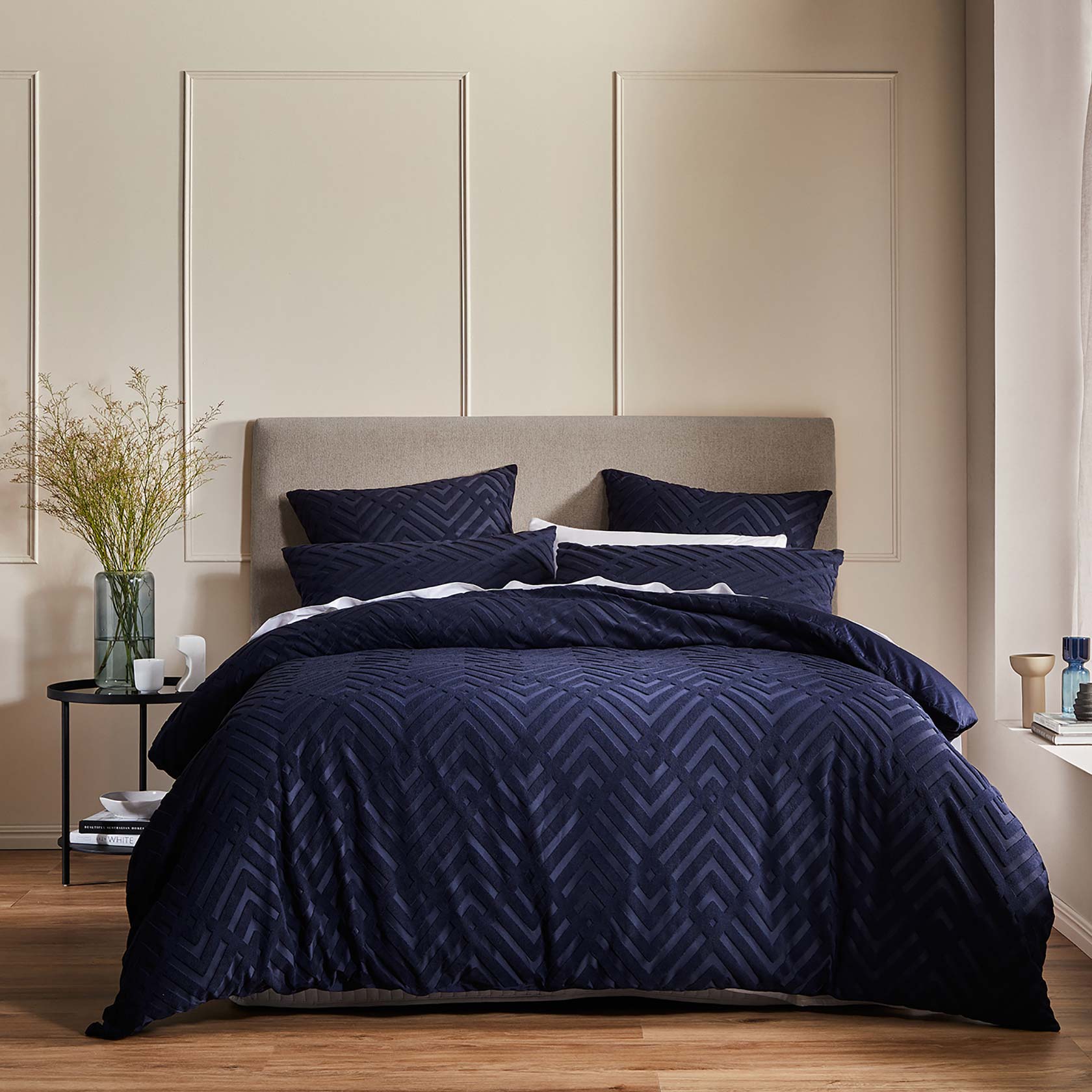 Premium Echo Navy Quilt Cover Set - King Size Luxury Bedding by Logan & Mason - Soft & Breathable for Ultimate Comfort - Perfect for Master Bedrooms, Guest Rooms & Cozy Home Decor