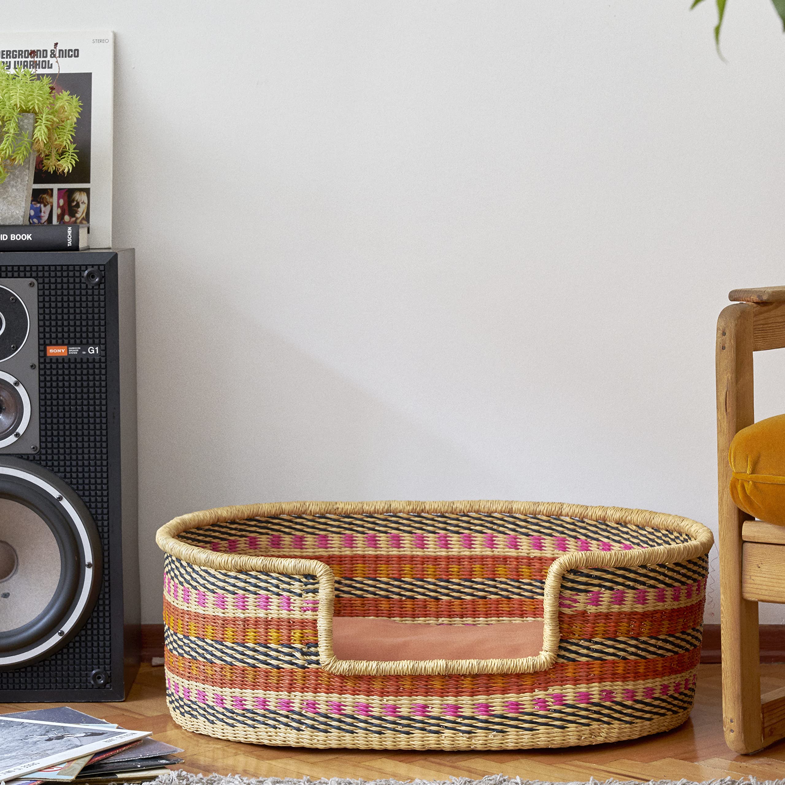 Woven Dog Bed Basket - Comfortable & Elegant Pet Bed for Small to XXL Dogs - Durable Large Dog Bed for Home, Living Room, or Bedroom - Perfect Gift for Dog Lovers (Star Pattern, Large Size)
