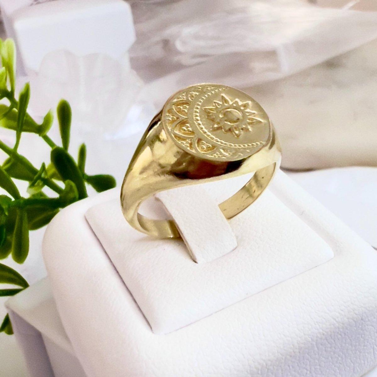 Laihas La Luna Sun & Moon Gold Signet Ring for Women - Elegant Celestial Jewelry - Perfect for Everyday Wear, Gifts & Special Occasions