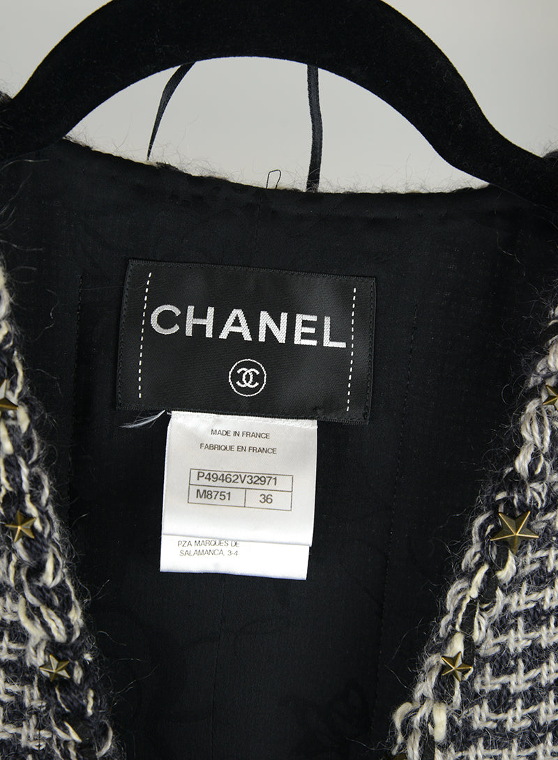 Chanel White and Blue Tweed Jacket Size 40 - Elegant Women's Blazer for Office, Party, and Special Occasions