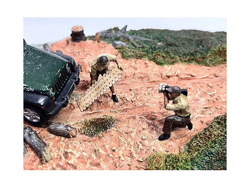 1/43 Scale Diecast 4X4 Mechanics 2-Piece Figure Set - Perfect for Model Car Displays & Diorama Scenes by American Diorama