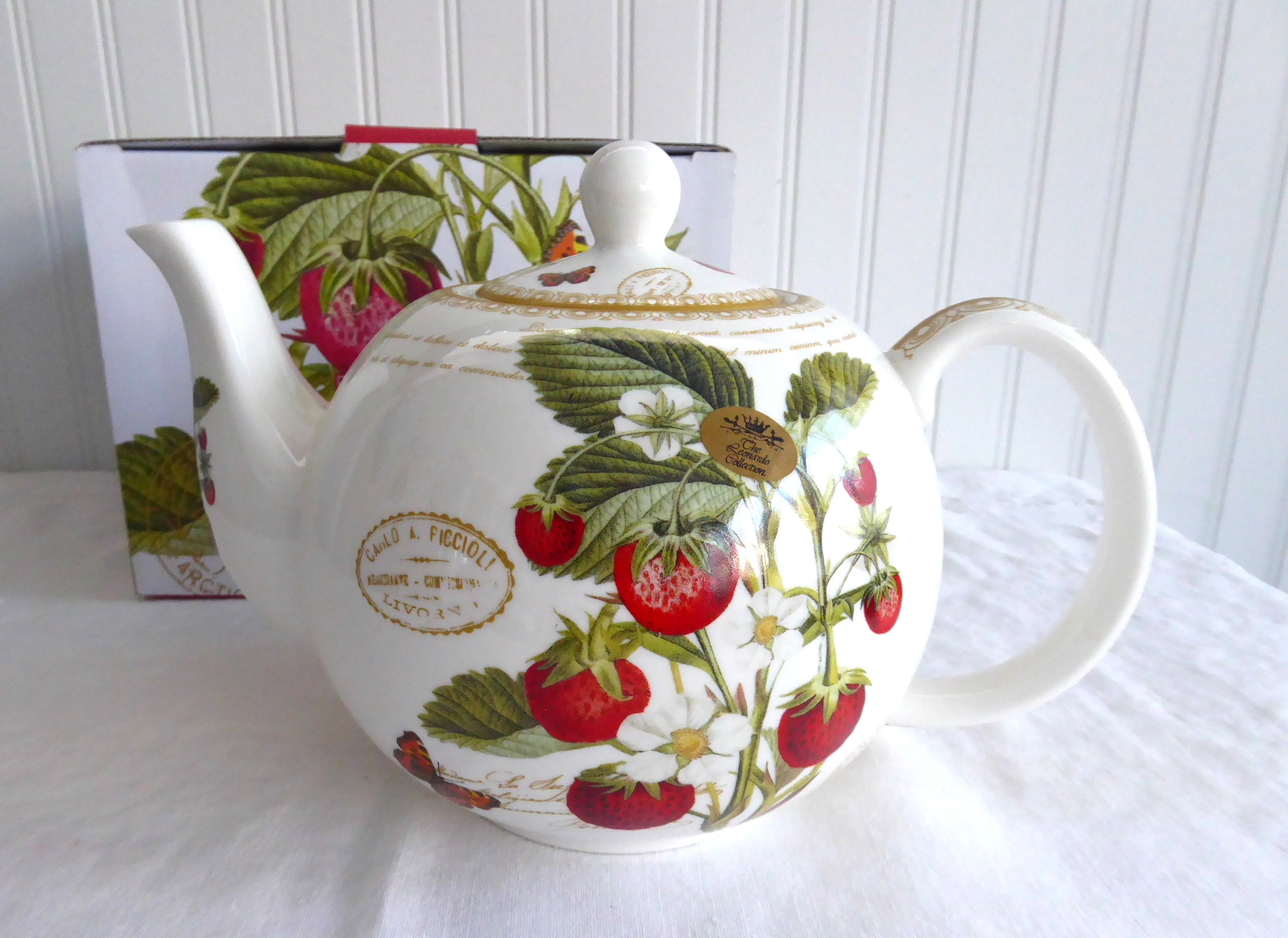 Strawberry Fayre English Teapot - 40oz (6 Cups) Porcelain Tea Pot with Gift Box - Perfect for Afternoon Tea, Bridal Showers & Vintage Home Decor