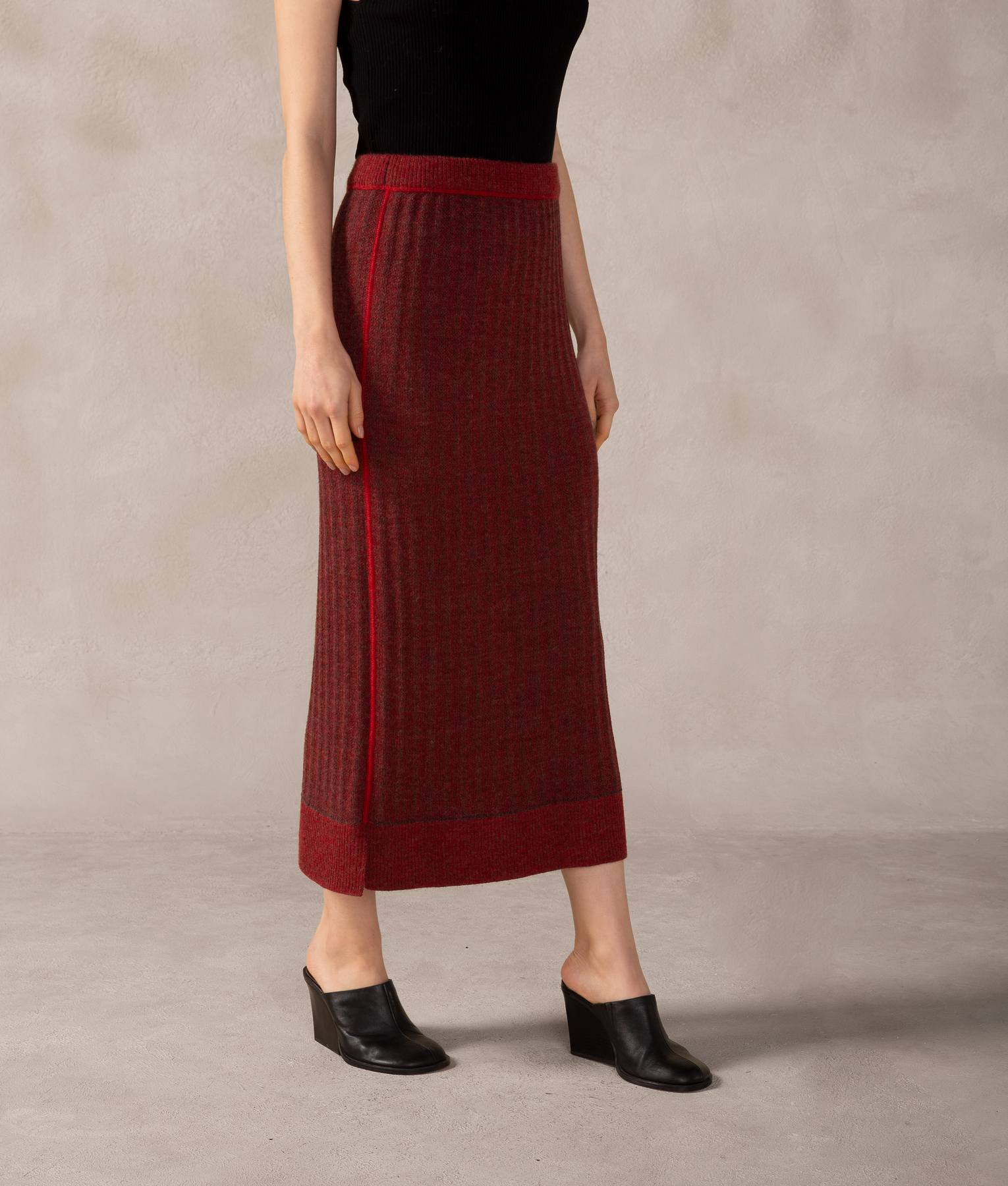 Soft & Cozy Baby Alpaca Reversible Skirt for Women - Winter & Fall Fashion - Perfect for Casual Outings, Office Wear & Date Nights