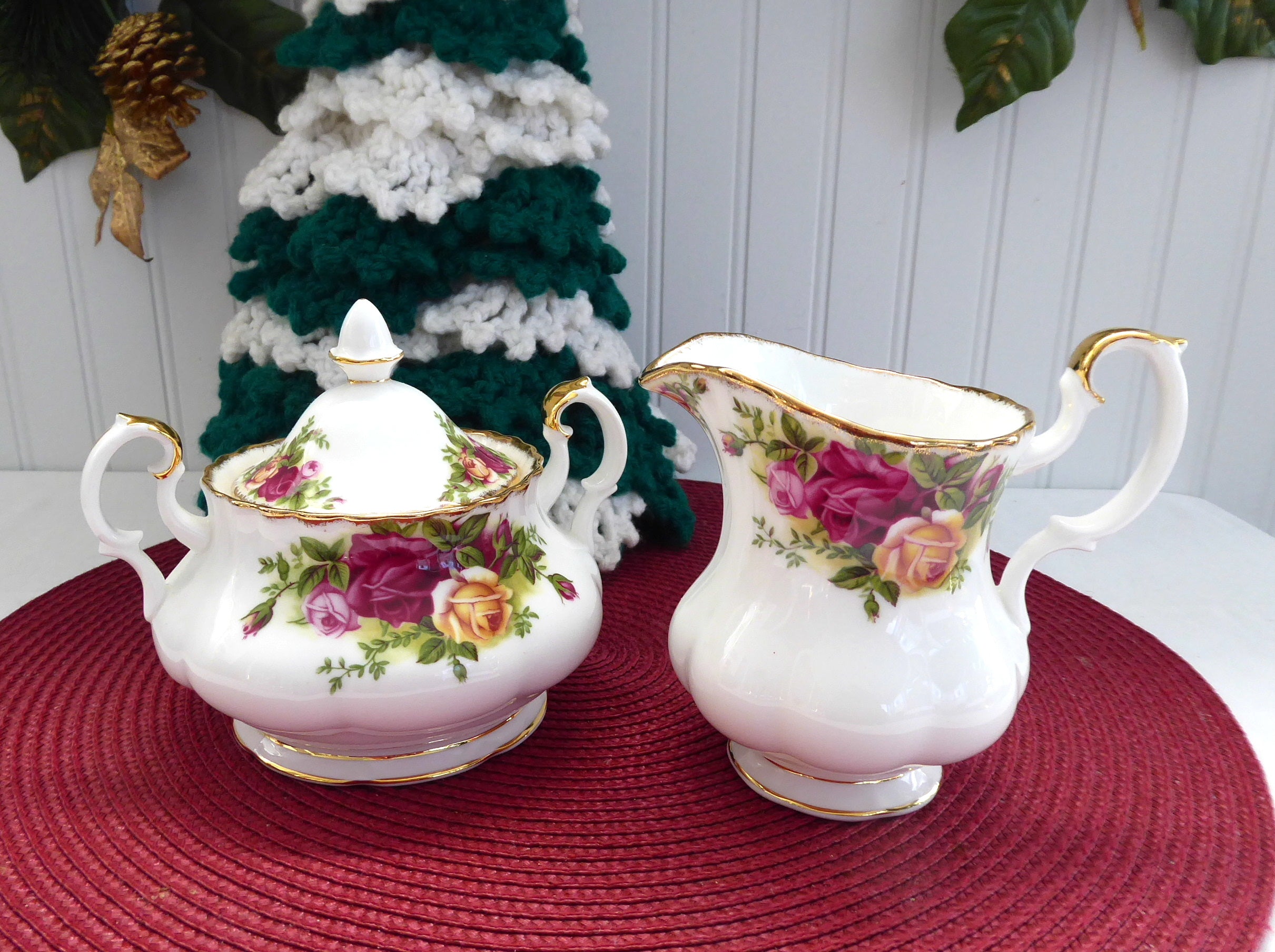 Vintage Royal Albert Old Country Roses Large Cream Sugar Bowl with Lid - England 1980s Collectible Fine China for Tea Parties, Afternoon Tea, and Home Decor