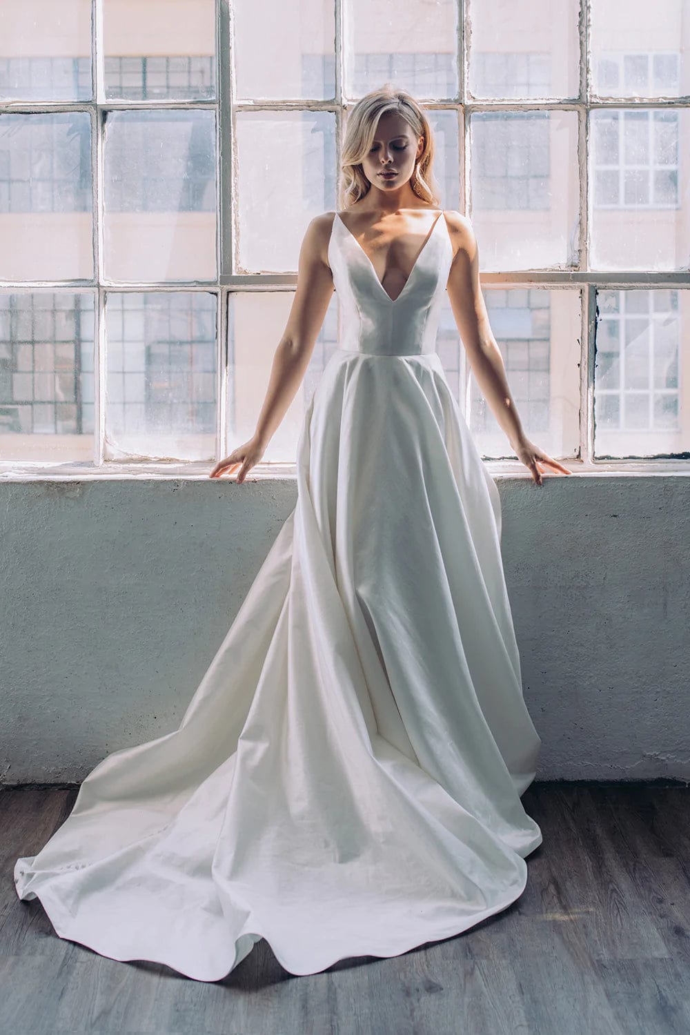 Antonio Gual Kiki Size 22 - Elegant Women's Dress for Parties, Weddings & Special Occasions