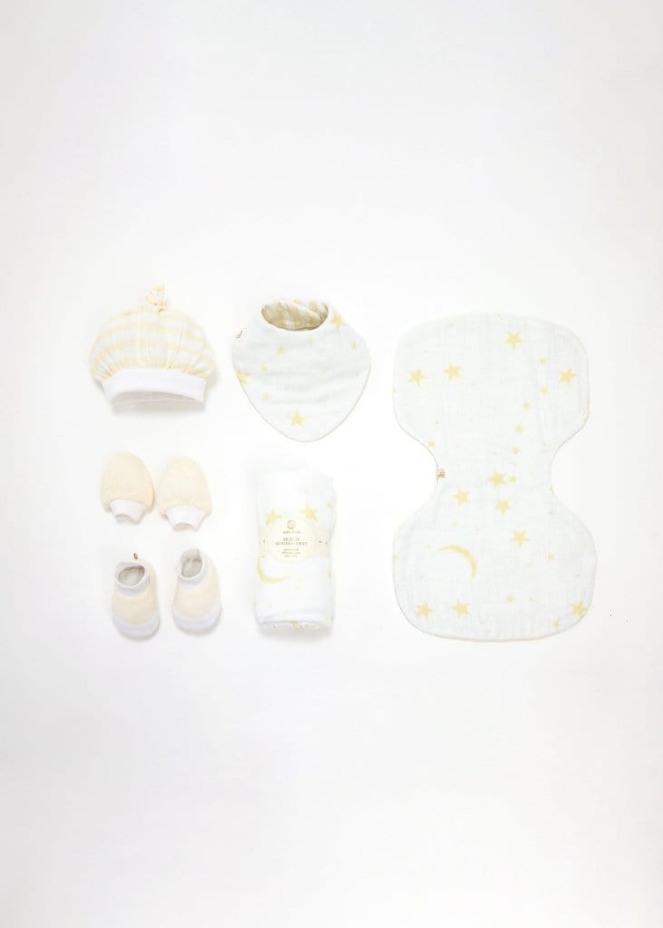 Luna Welcome Baby Gift Box - Newborn Baby Shower Present Set with Personalized Keepsake - Perfect for Birthdays, Christenings & First Birthday Celebrations