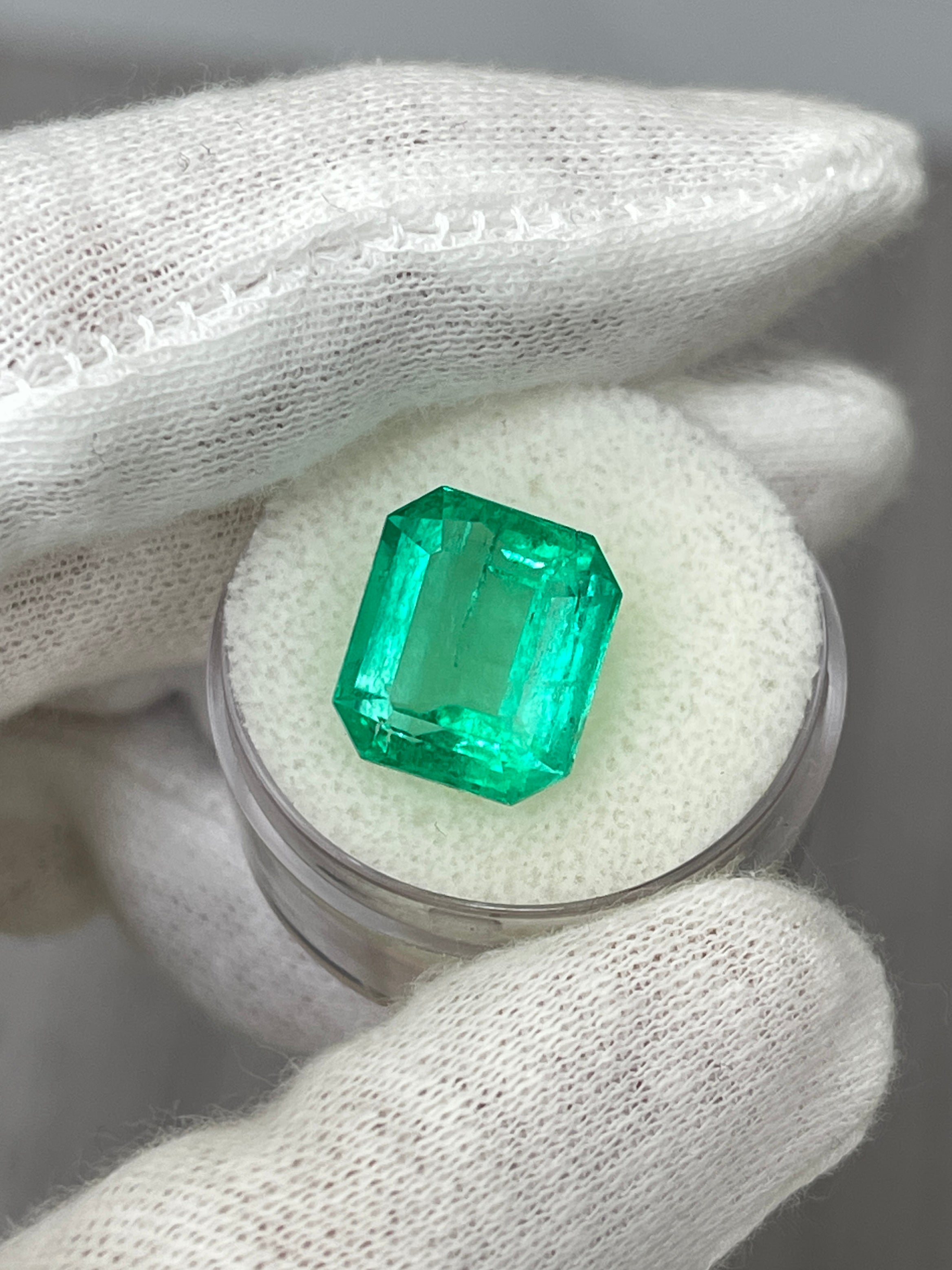 8.33 Carat 13x11.5mm Natural Colombian Emerald Gemstone - AAA Quality Loose Emerald for Jewelry Making, Engagement Rings & Fine Collections