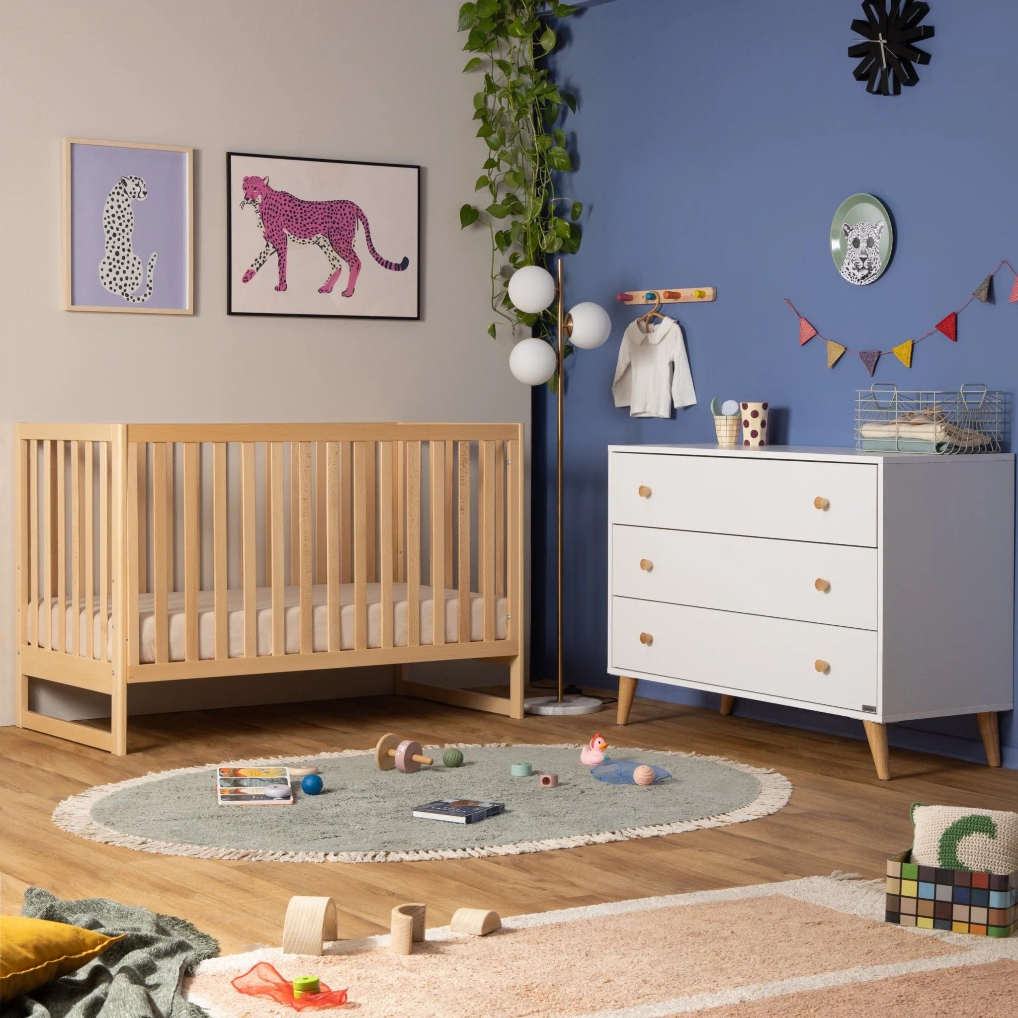 Dadada Austin 3-Drawer Dresser - Modern Wooden Chest of Drawers for Bedroom & Nursery Organization - Perfect for Clothes, Toys, and Home Storage